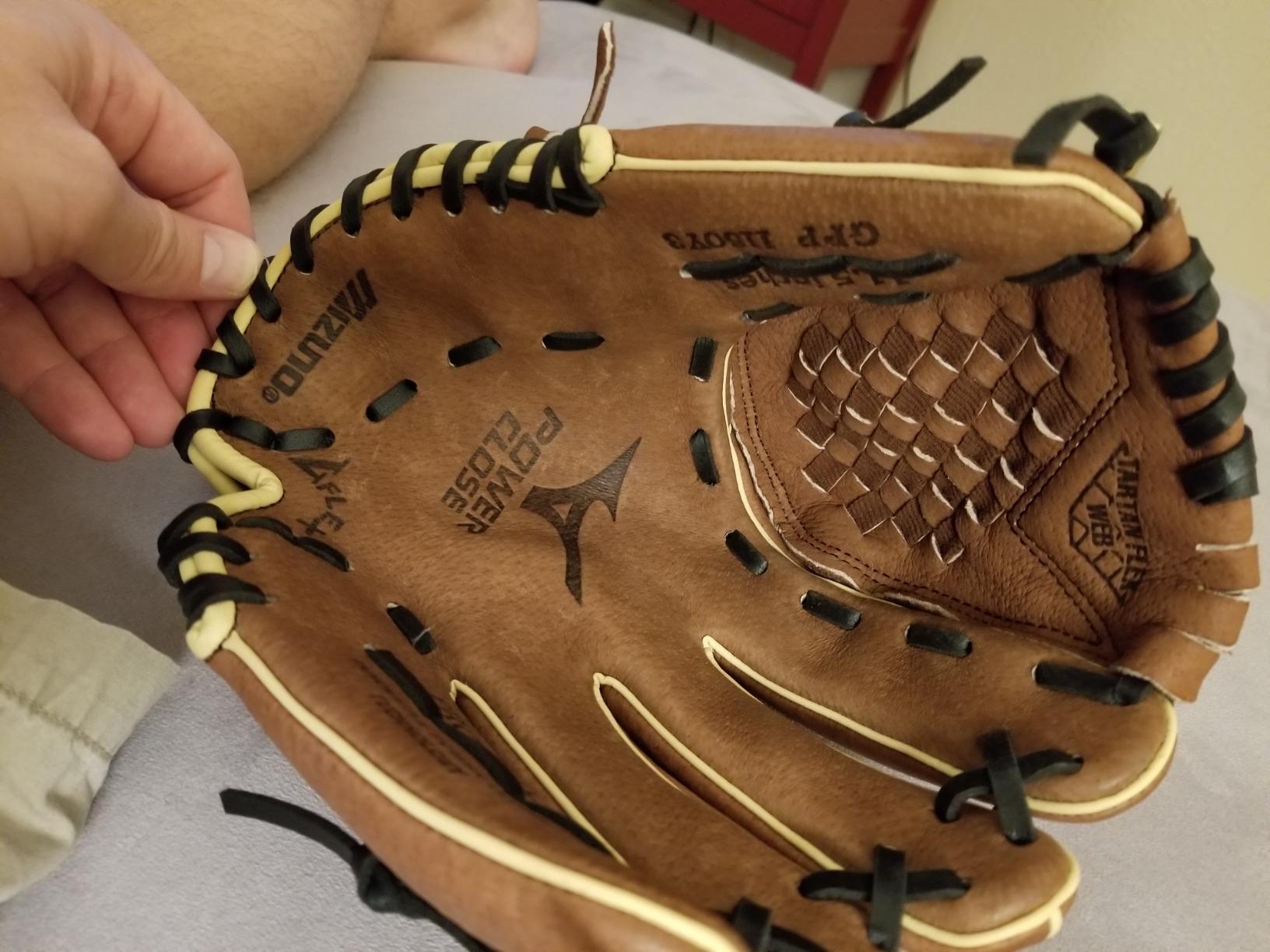 Mizuno Prospect PowerClose Youth Baseball Glove Series I V-Flex Notch I Parashock Palm Pad I Buttersoft Palm Liner customer photo 1