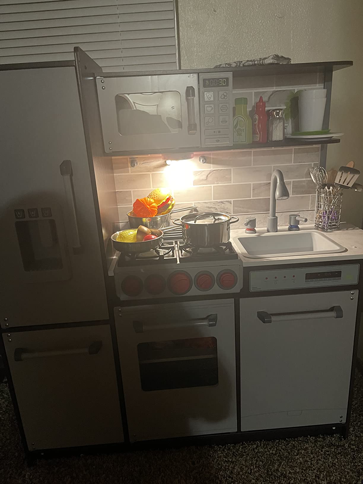 KidKraft Uptown Elite Espresso Play Kitchen with EZ Kraft Assembly, Lights and Sounds, Working Ice Maker and Click and Turn Knobs, Gift for Ages 3+ customer photo 1