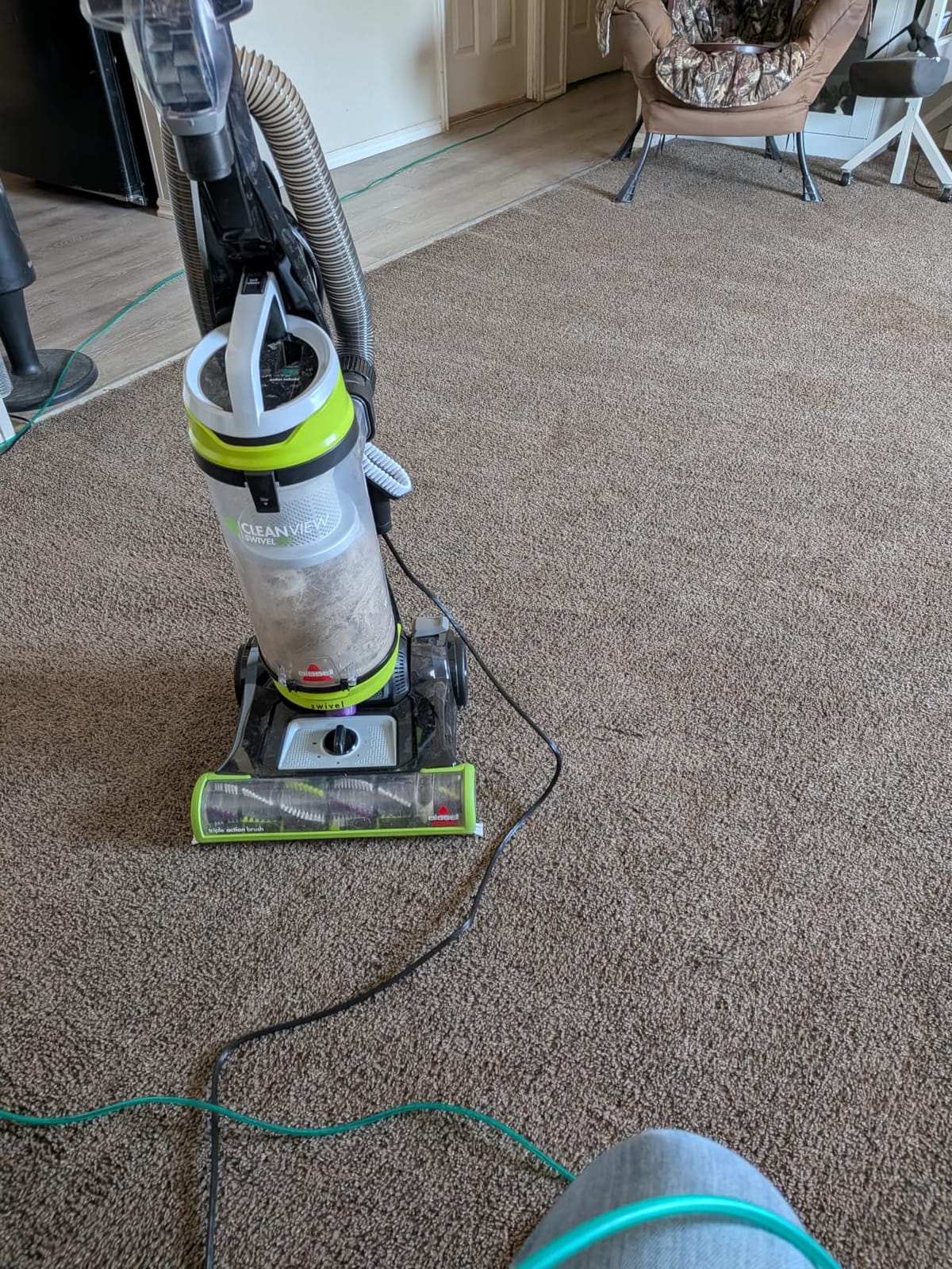 Bissell CleanView Swivel Pet Upright Vacuum, Swivel Steering for Maneuverability, Triple Action Brush Roll for Pet Hair, Large Capacity Dirt Tank & Scatter-Free Tech, 2252 customer photo 2