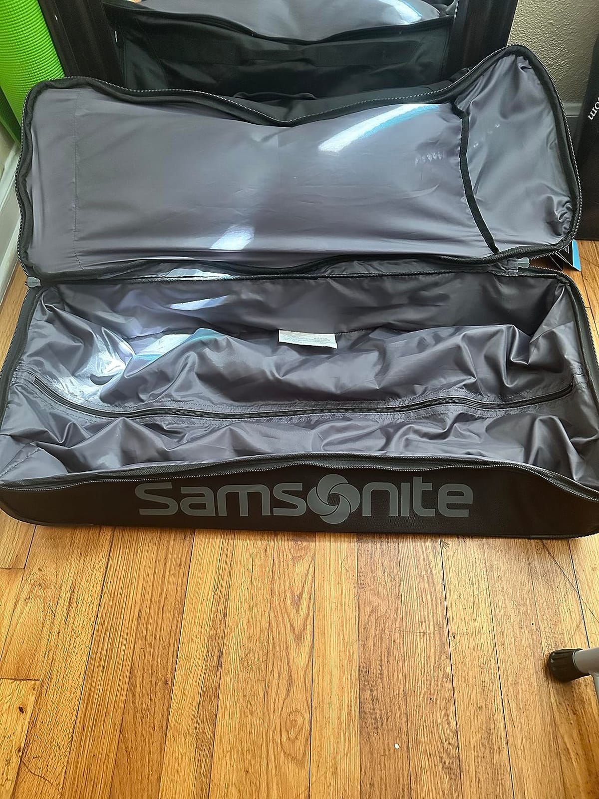 Samsonite Andante 2 Wheeled Duffel Bag - 32-Inch Durable Rolling Luggage with Inline Skate Wheels, Push-Button Handle & Spacious Compartments - Travel-Friendly and Lightweight - All Black customer photo 2