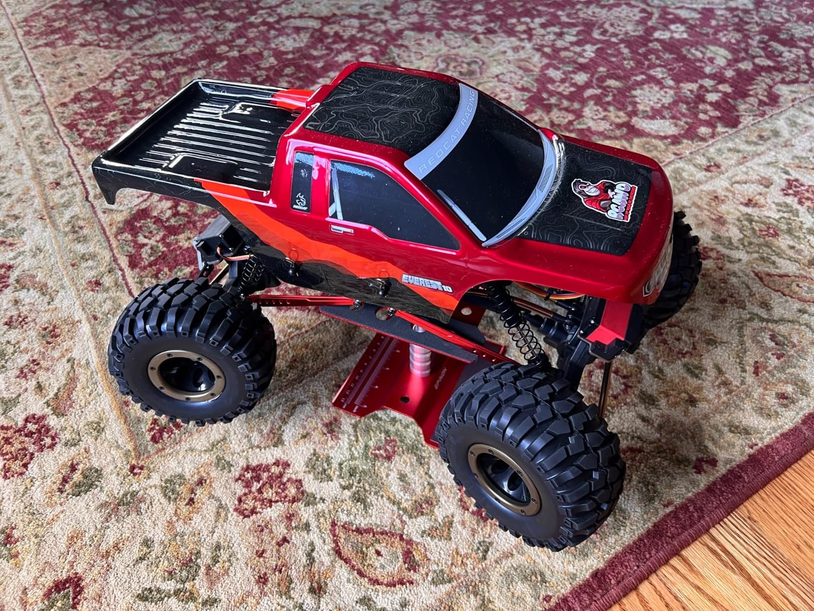 Redcat Racing Everest 10 1/10 Scale Electric RC Rock Crawler, 4WD Shaft Driven RC Truck with Waterproof Electronics, Aluminum Chassis, Beadlock Tires, 2.4GHz RTR with Battery & Charger - Red and Black customer photo 2