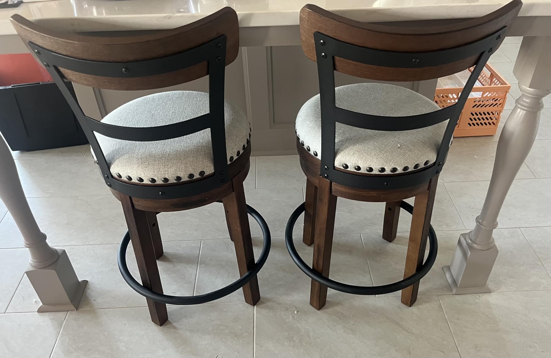 Signature Design by Ashley Valebeck Swivel Barstool With Back, Rustic-Industrial Wood and Metal, 360-Degree Swivel Counter Height Stool for Kitchen Island Seating, Linen Color customer photo 2
