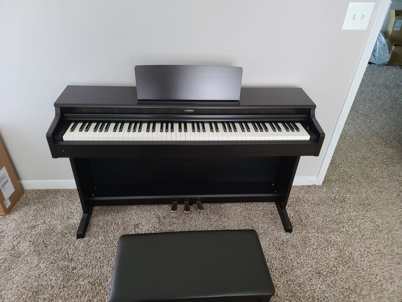 Yamaha YDP164 Arius Series Console Piano with Bench, Dark Rosewood | Weighted 88-Key Graded Hammer 3 Action | CFX Concert Grand Piano Sound customer photo 2