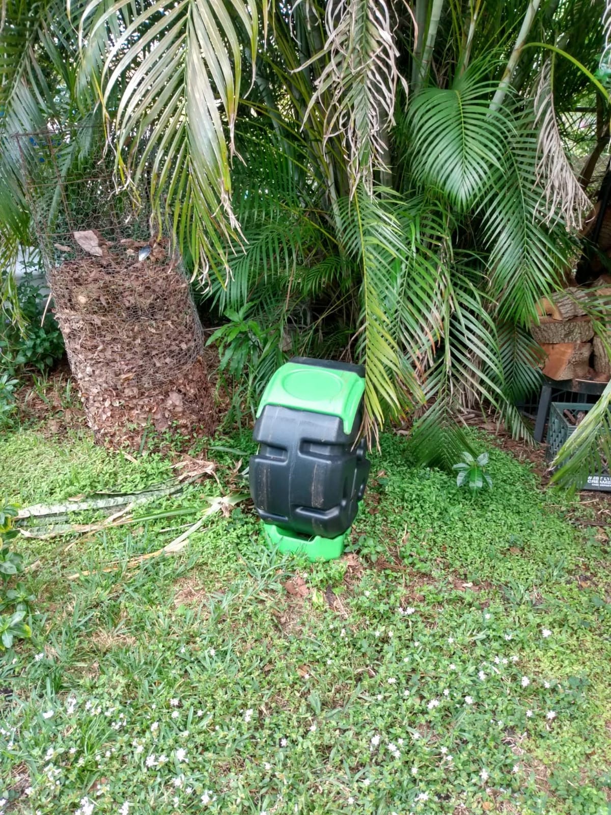 FCMP Outdoor HOTFROG Half Size Rolling Single Chamber Batch Tumbling Composter - Outdoor Rotating Garden Compost Bin (HF-RC2000WB-GRN) Black & Green (19-Gallon) customer photo 1