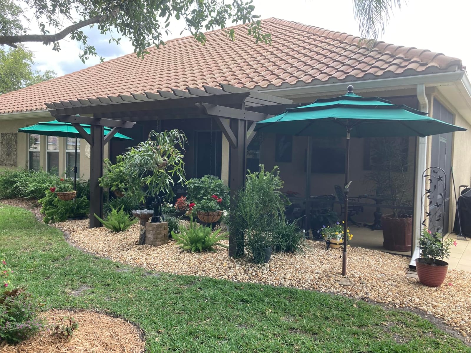 EliteShade USA 10-Year-Non-Fading 9ft 3-Tier Market Patio Umbrella, Commercial Grade Outdoor Table Umbrella with Crank Open, Windproof & UPF 50+ UV Protection, Heavy Duty Ventilation for Garden, Deck, Pool, Backyard, Beach & Bistro, Black customer photo 1