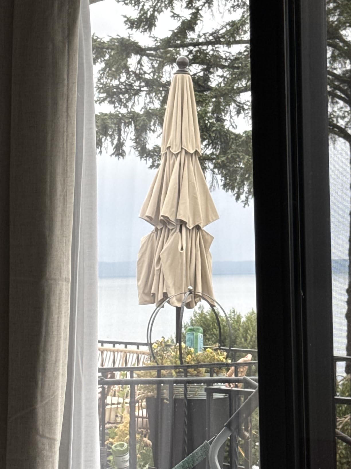 EliteShade USA 10-Year-Non-Fading 9ft 3-Tier Market Patio Umbrella, Commercial Grade Outdoor Table Umbrella with Crank Open, Windproof & UPF 50+ UV Protection, Heavy Duty Ventilation for Garden, Deck, Pool, Backyard, Beach & Bistro, Black customer photo 2