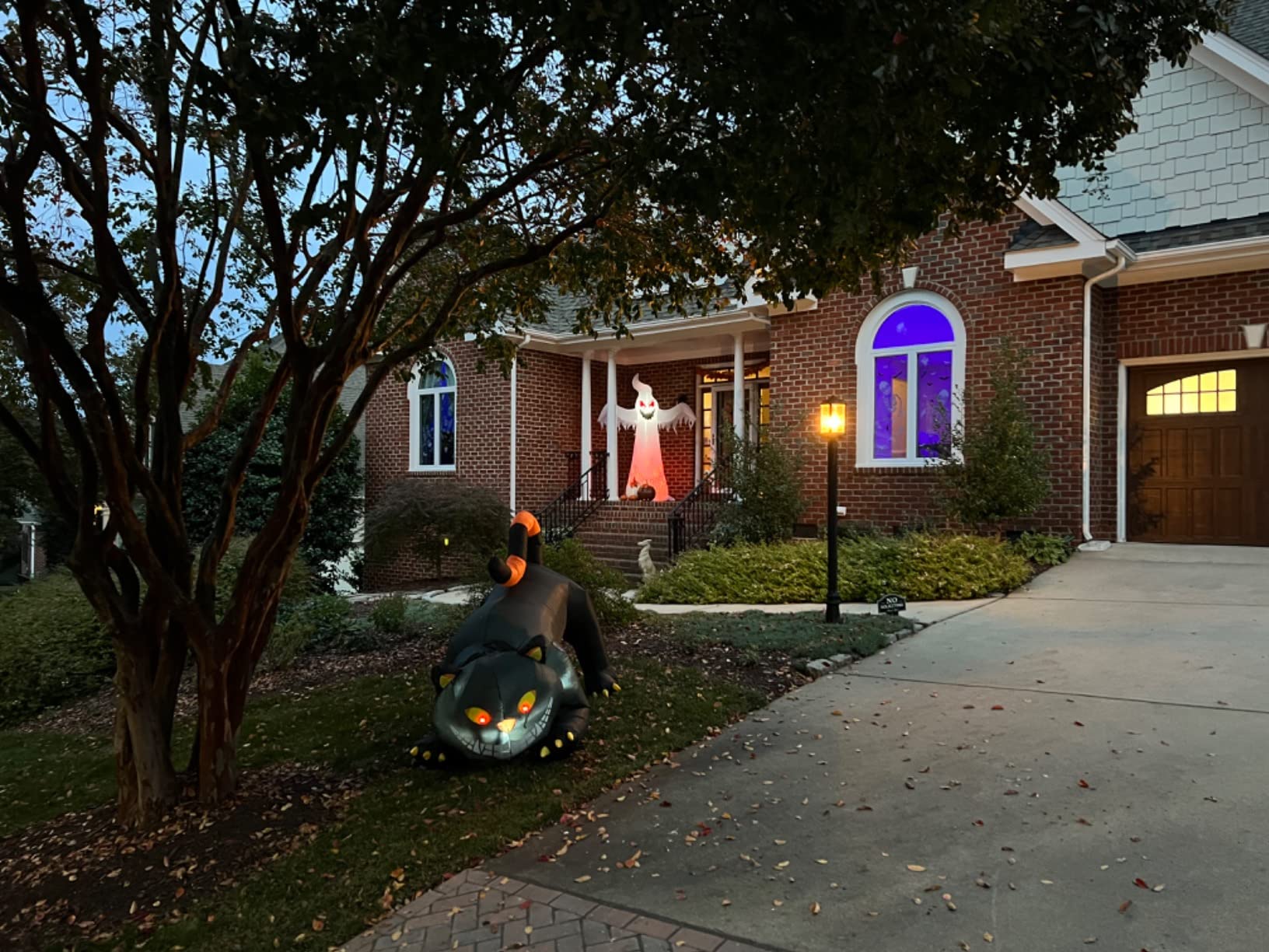 GOOSH 6 FT Halloween Inflatables Outdoor Black Cat with Shakable Head, Blow Up Yard Decoration with LED Lights Built-in for Holiday/Party/Yard/Garden customer photo 2