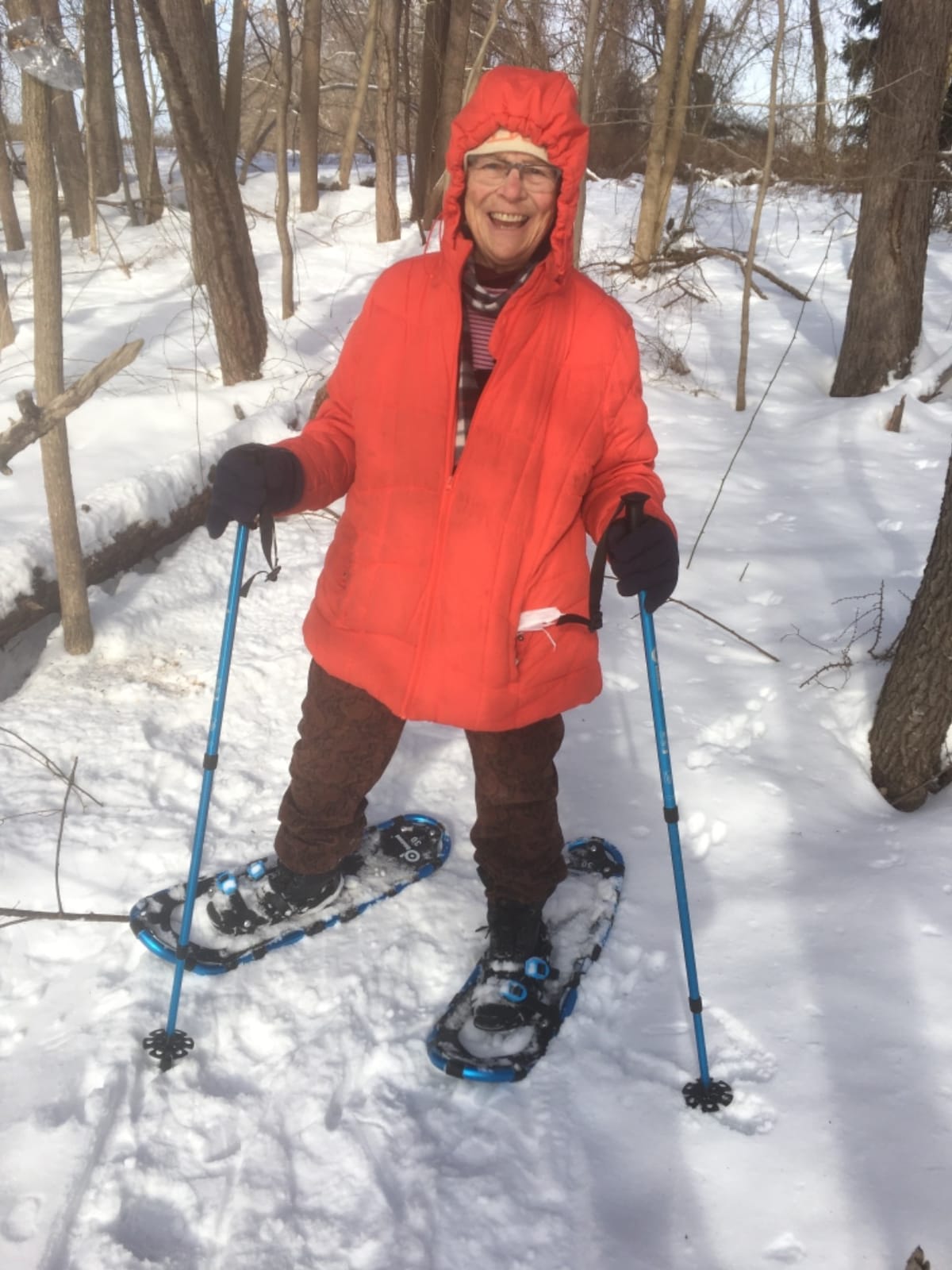 Odoland 21/25/30 Inch Snowshoes with Trekking Poles for Men Women Youth, Waterproof Snow Leg Gaiters and Carrying Bag, Lightweight Aluminum, Heel Lift, Snow Shoes Easy to Wear customer photo 2