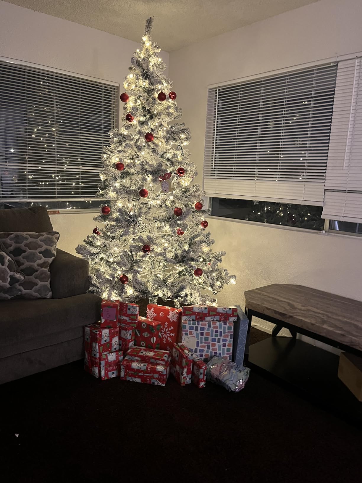 Goplus 9FT Artificial Christmas Tree, Snow Flocked Hinged Pine Tree, Premium PVC Needles/Solid Metal Stand, Xmas Full Tree for Indoor and Outdoor customer photo 1
