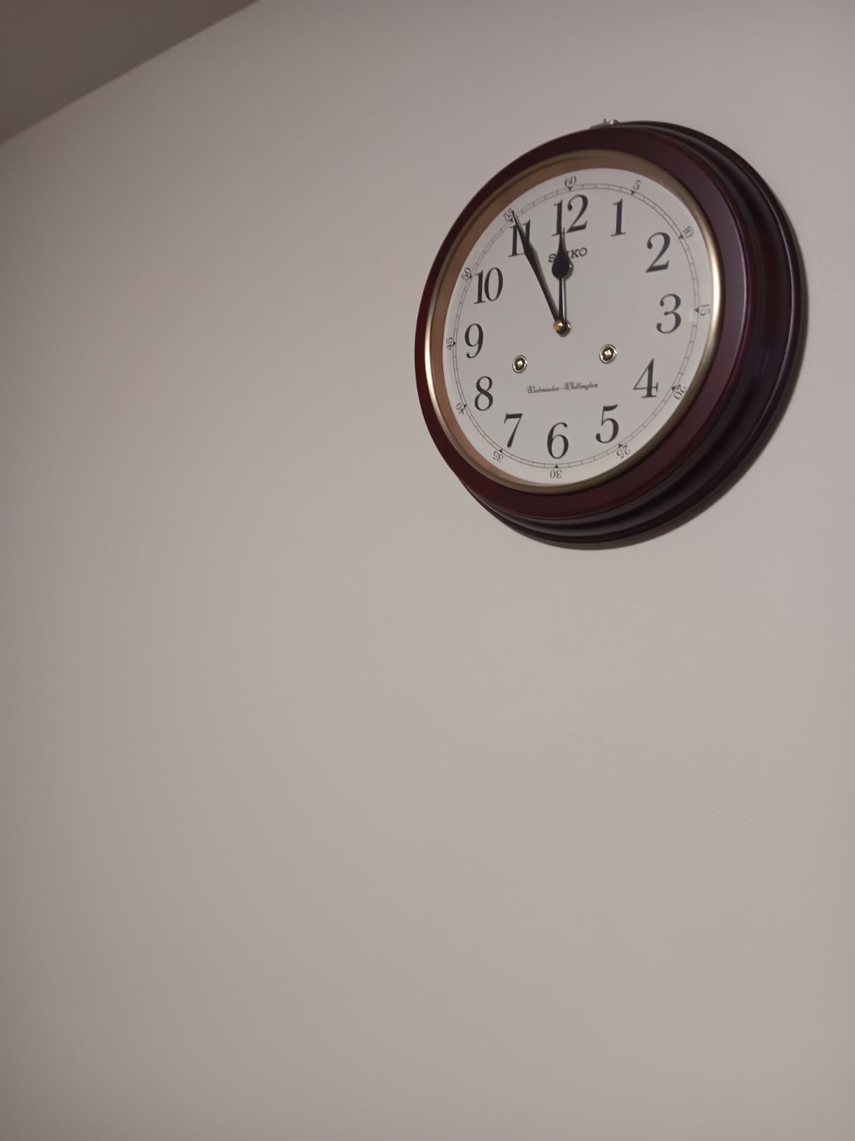 SEIKO QXH202ZLH Alder Wood Wall Clock with Dual Quarter Hour Chimes, Brown, 12 Inch customer photo 2