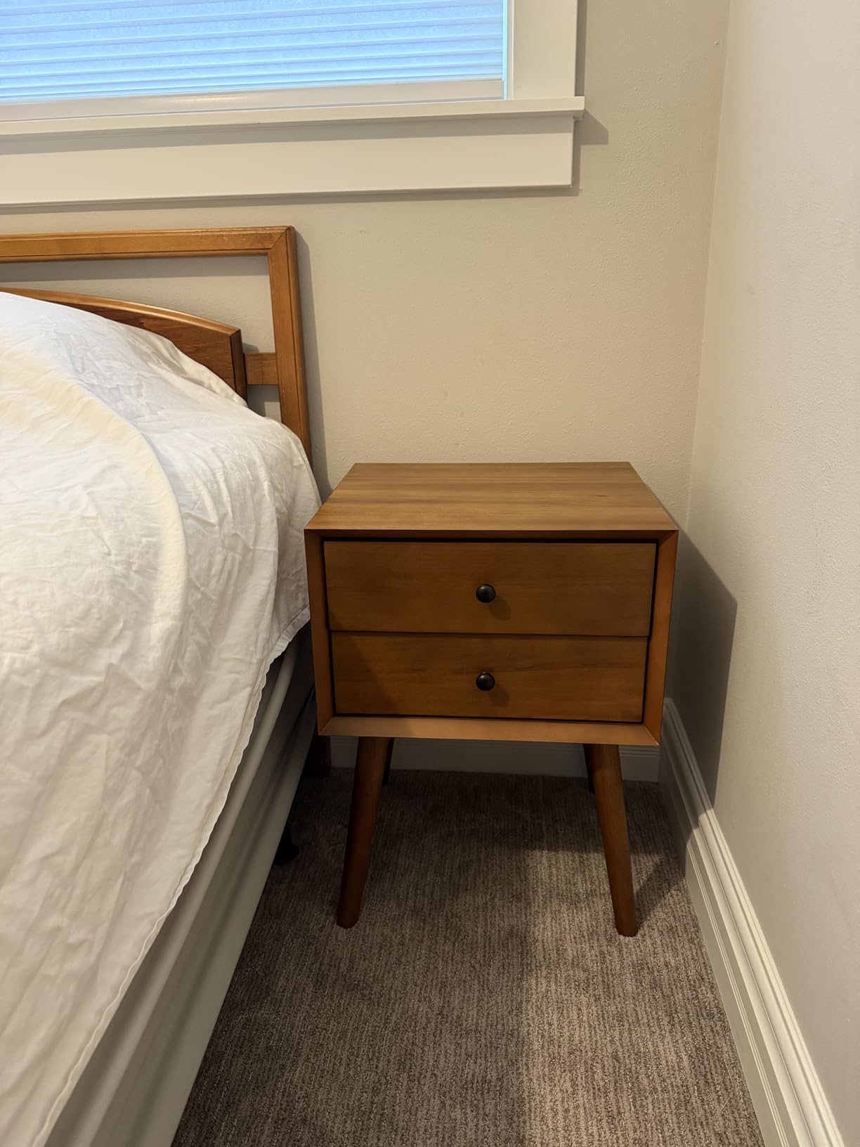 Poly & BARK Dorsey Nightstand - Mid-Century Modern Nightstand - Solid Wood Bedside Table with 2 Drawers, Acorn Walnut Finish customer photo 1