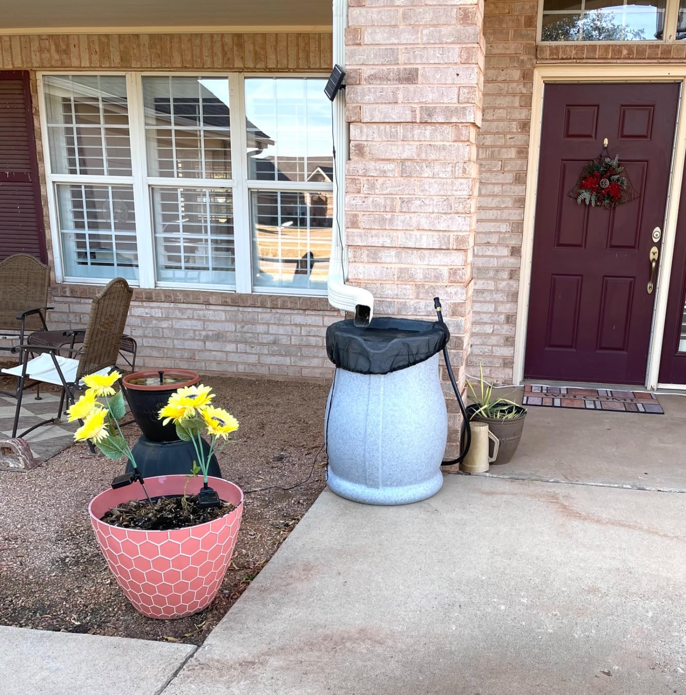 FCMP Outdoor Catalina 45-Gallon Rain Barrel BPA-Free Flat-Back Design with 3.5 Foot Garden Hose, Shut-Off Thumb Valve, and Fixed Lid, Light Granite customer photo 1