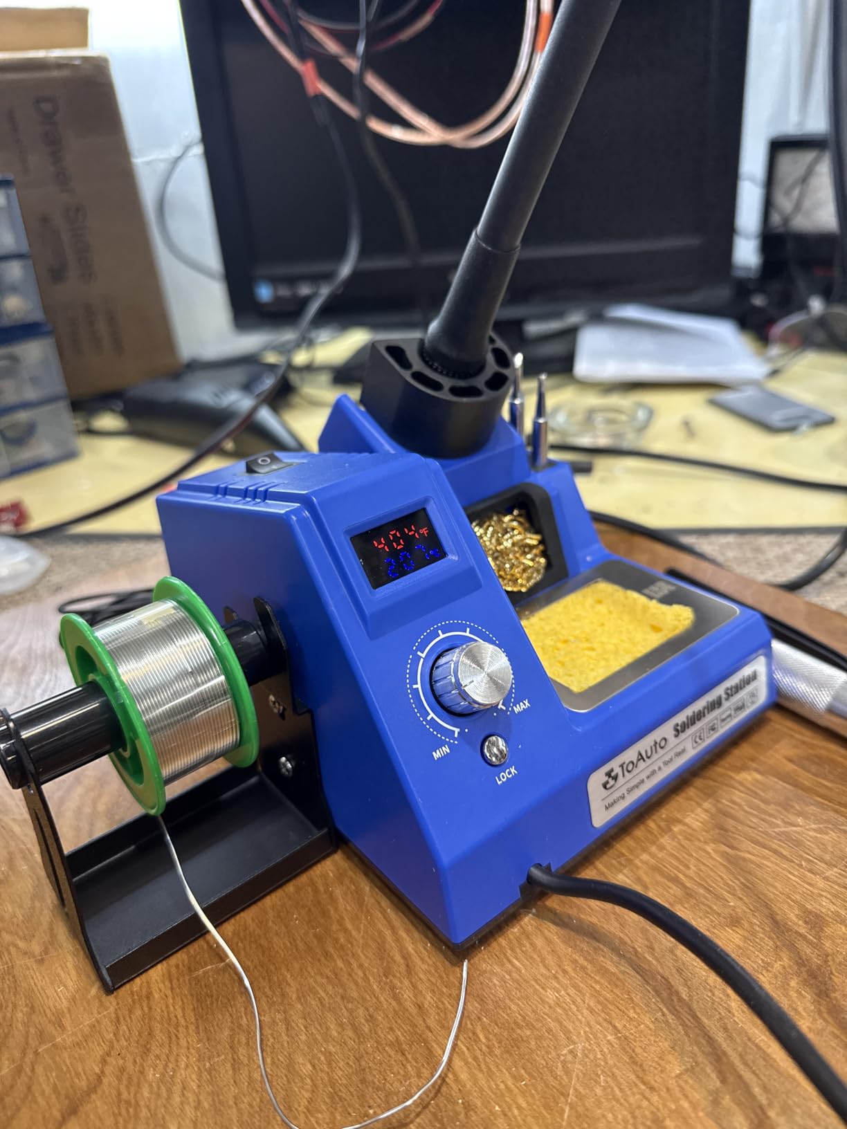 TOAUTO DS90 Soldering Station - F & C Dual Digital Display Soldering Iron Station Kit, 90W Soldering Iron, 302F-842F Temperature, Anti-Static & Grounding Wire, Auto Standby & Sleep, 5 Solder Tips, Blue customer photo 1