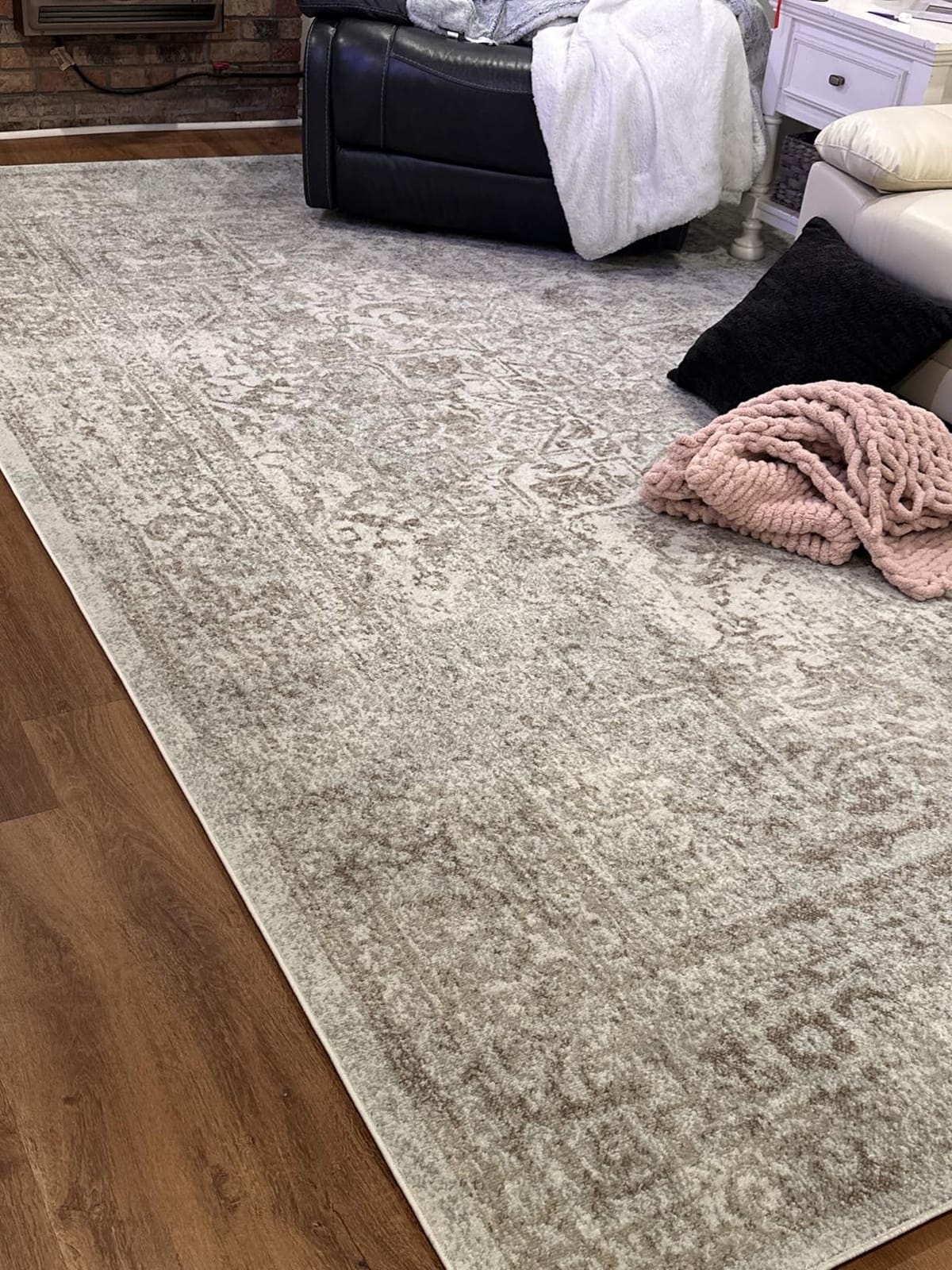 SAFAVIEH Area Rug 9x12 - Evoke Collection - Large - Ivory & Taupe, Distressed Design, Non-Shedding & Easy to Clean, Ideal for Living Room, Bedroom, Dining Space (EVK256E) customer photo 2