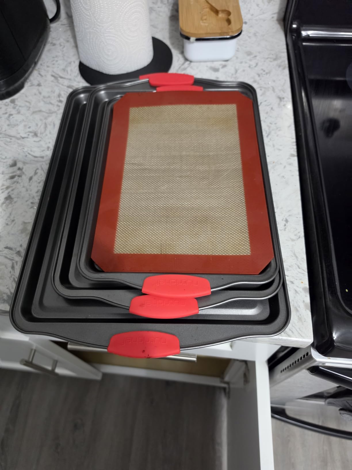 NutriChef 10-Piece Nonstick Kitchen Oven Baking Pans - Premium & Stylish Non-Stick Carbon Steel - Commercial Grade Restaurant Quality Metal Bakeware with Silicone Handles customer photo 2