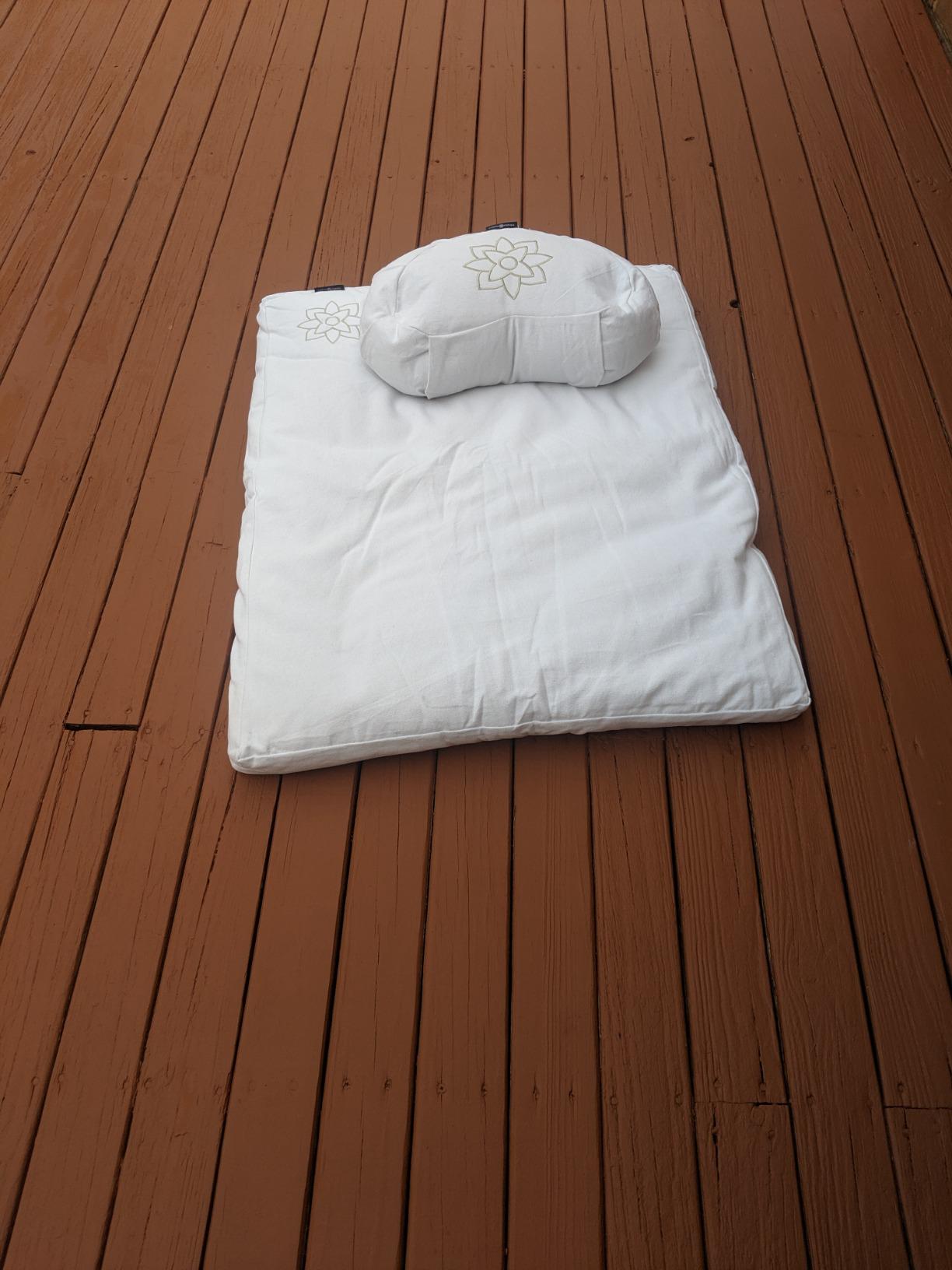 Mindful & Modern Large Meditation Cushion for Zafu Yoga - Meditation Pillow for Sitting on the Floor - Buckwheat Hull Filled Yoga Cushion with Removable, Washable 100% Cotton Cover and Carry Handle customer photo 1