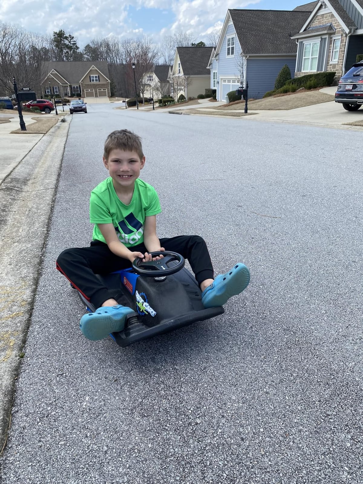 Razor Crazy Cart Shift Electric Go Kart for Kids Ages 6+ - 12V Drifting System, High/Low Speed Switch, Simplified Drifting, Riders up to 120 lbs, Black/Blue customer photo 2