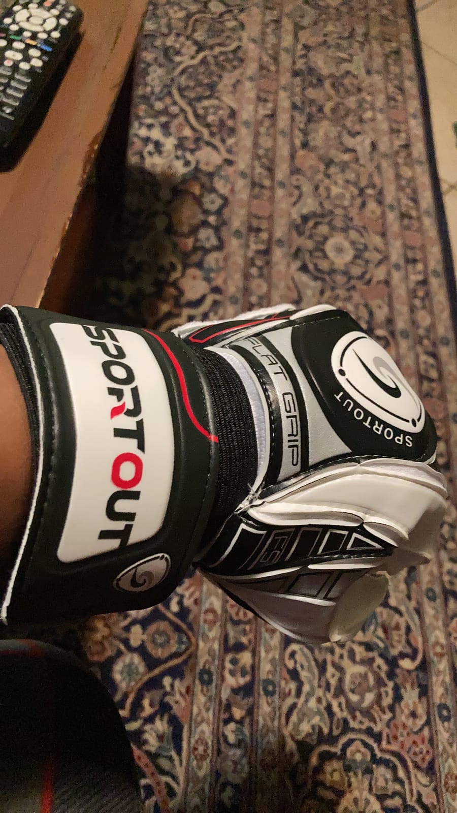 Sportout Goalkeeper Gloves with Fingersave, Breathable Soccer Goalie Gloves, 4mm Latex, for Kids, Youth and Adult customer photo 1