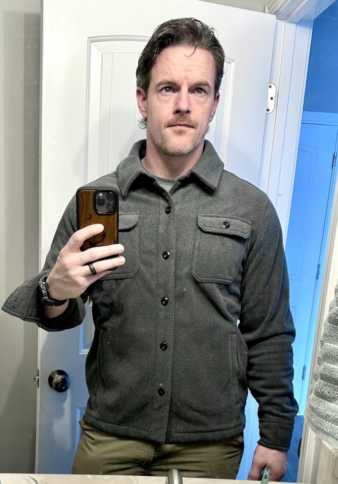 Amazon Essentials Men's Long-Sleeve Polar Fleece Shirt Jacket customer photo 1