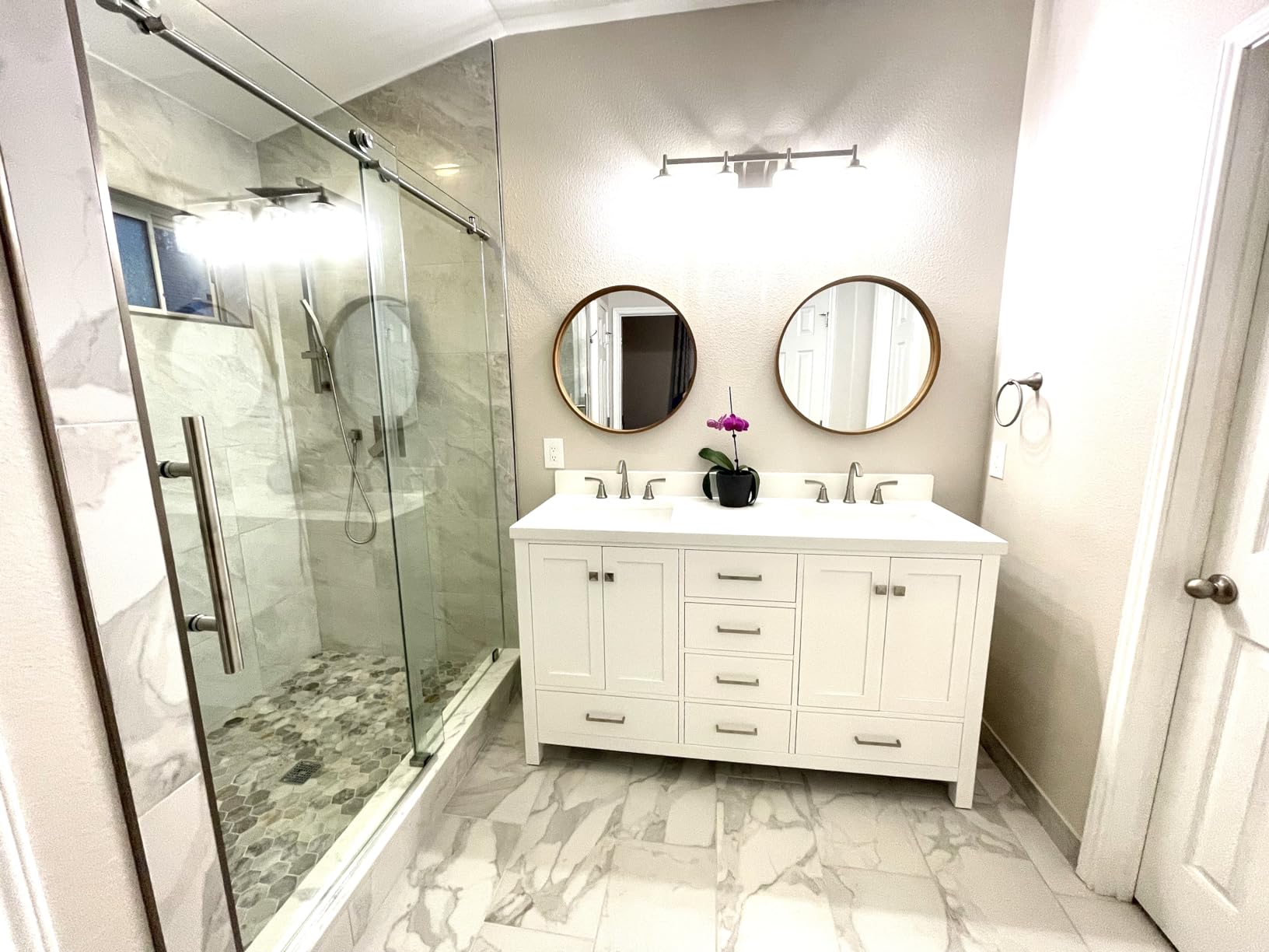 ARIEL Cambridge 60-inch Bathroom Vanity with Sink, Solid Wood, 1.5-inch Pure White Quartz Countertop & Backsplash, Double Rectangular Porcelain Sink, 4 Soft Closing Doors, 6 Dovetail Drawers, White customer photo 2