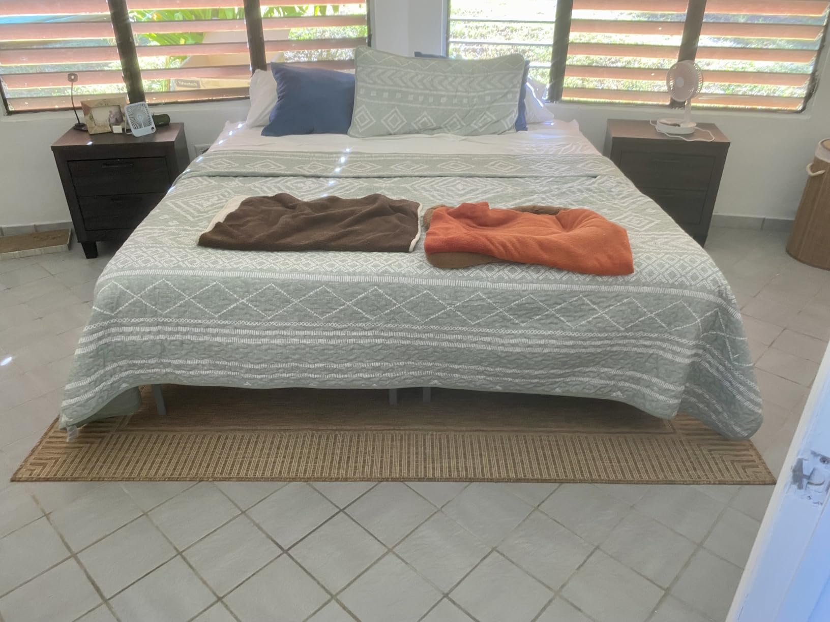 nuLOOM 5' x 8' Outdoor Area Rug, Casual Design With Striped Border, Stain Resistant, Highly Durable, For Patio, Balcony, Bedroom, Living Room, Dining Room, Bathroom, Light Brown customer photo 1