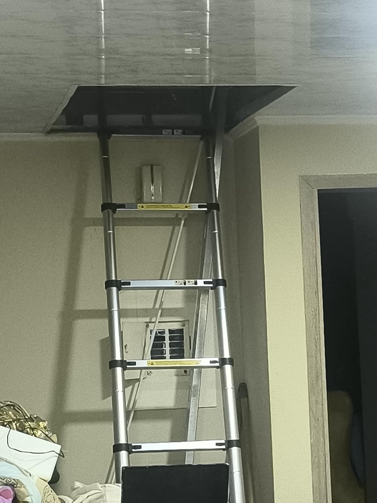 Yami 8.5FT Telescoping Ladders, EN131 Standards Aluminum Extension Ladder customer photo 1