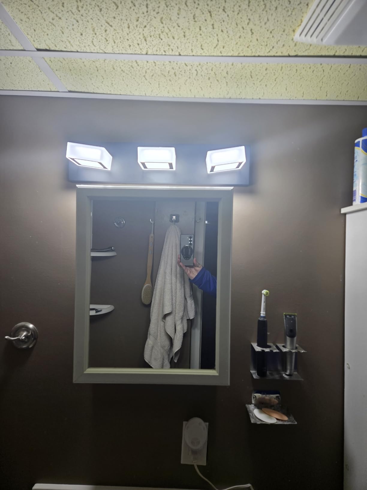 Ralbay LED Modern Black Bathroom Vanity Lights 3 Lights Acrylic Modern Black Bathroom Wall Lighting Fixtures customer photo 2