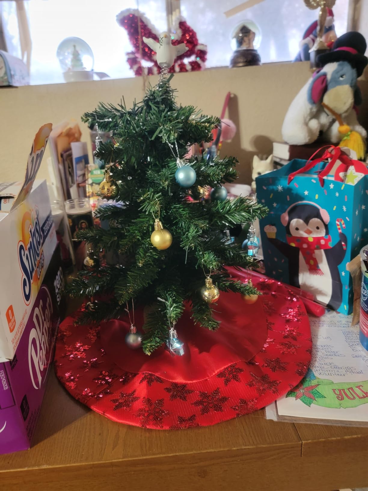 Pre-Lit Artificial Mini Christmas Tree, 20 inch Small Pine Xmas Tree with 40 LED Lights, 70 Branch Tips, Battery Operated Tabletop Christmas Tree Burlap Base (50cm) customer photo 2