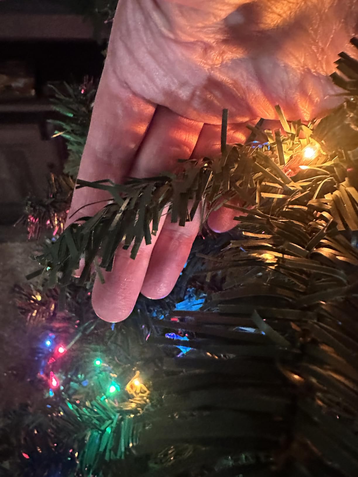 Yaheetech 6ft Premium Snow Flocked Artificial Christmas Tree | Hinged Pine Full Holiday Xmas Tree for Home Office Party Decoration with 820 Branch Snow Tips and Metal Stand customer photo 2