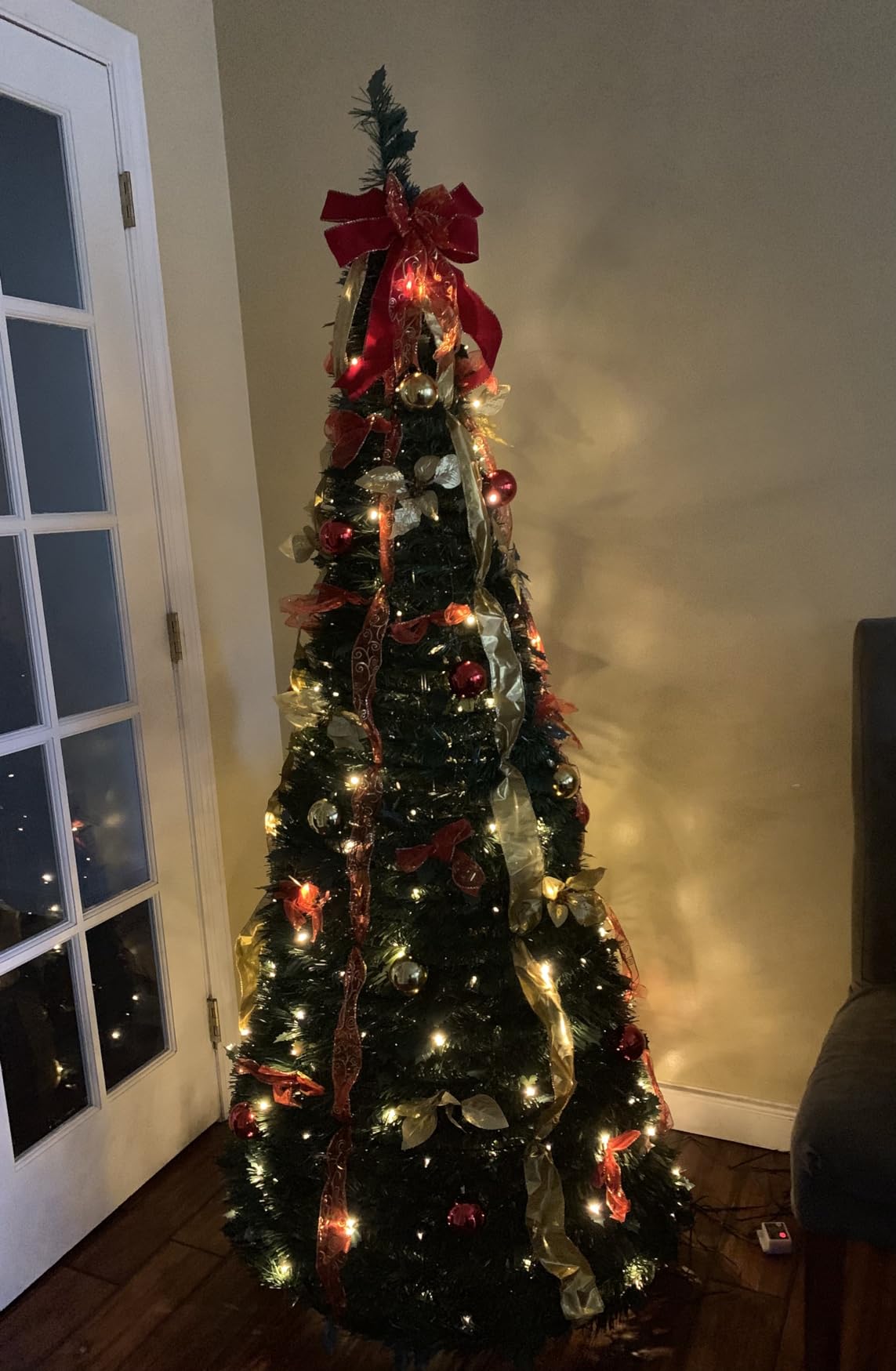 6Ft Pre-lit Christmas Tree - Fully Decorated Pull-Up Christmas Tree with Remote, 200 LED Lights, Ornaments, Red&Gold Ribbon, Bows, Easy Assemble Collapsible Xmas Trees Holiday Party Decor customer photo 2
