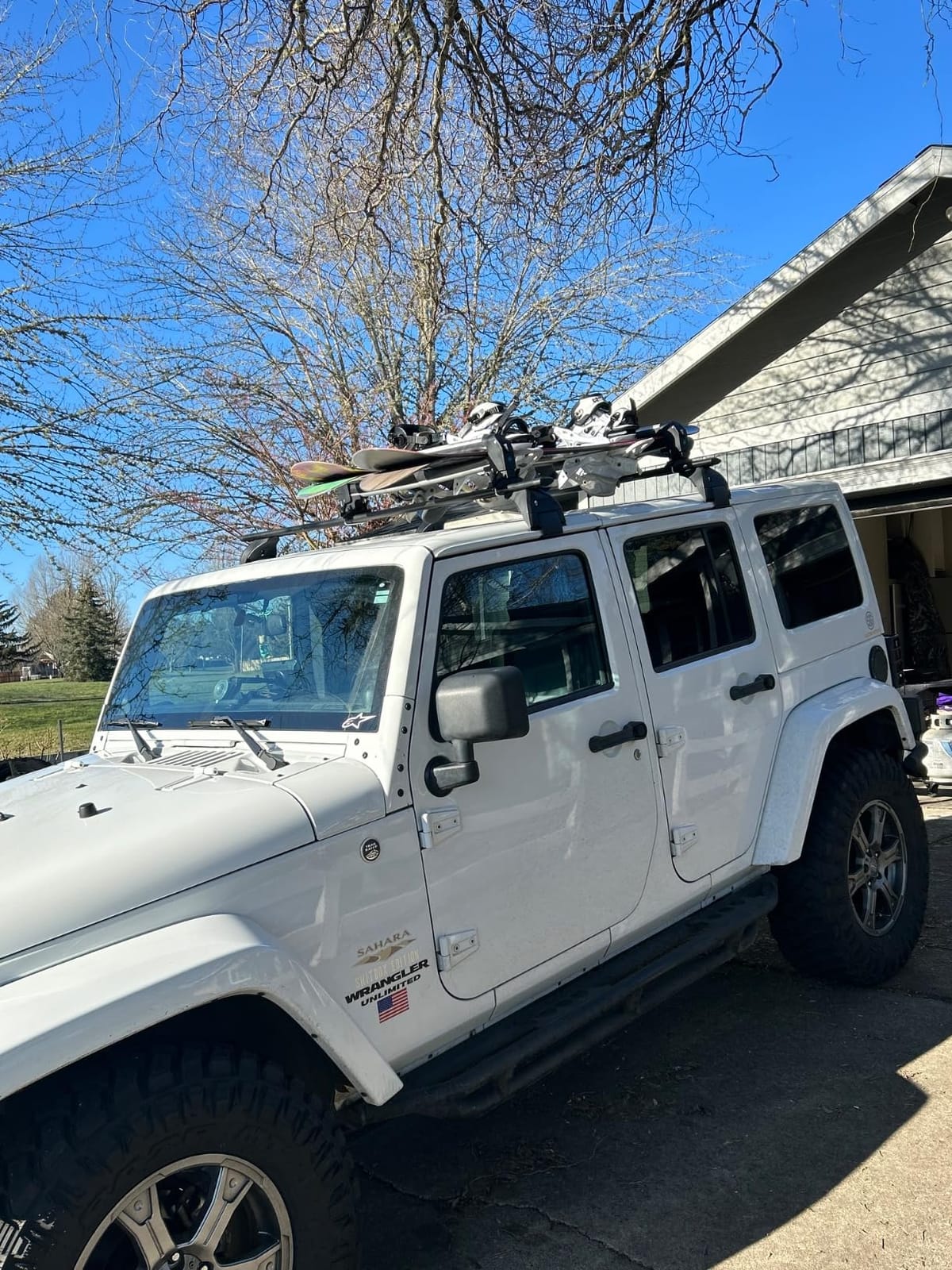 Leader Accessories Ski & Snowboard Roof Rack, Fits 6 Skis or 4 Snowboards | 2 PCS Universal Top Holder Carriers Crossbar Fit, Lockable, Anti-Theft Lock, Rustproof Aluminum & Anti-Scratch Rubber Padding customer photo 1