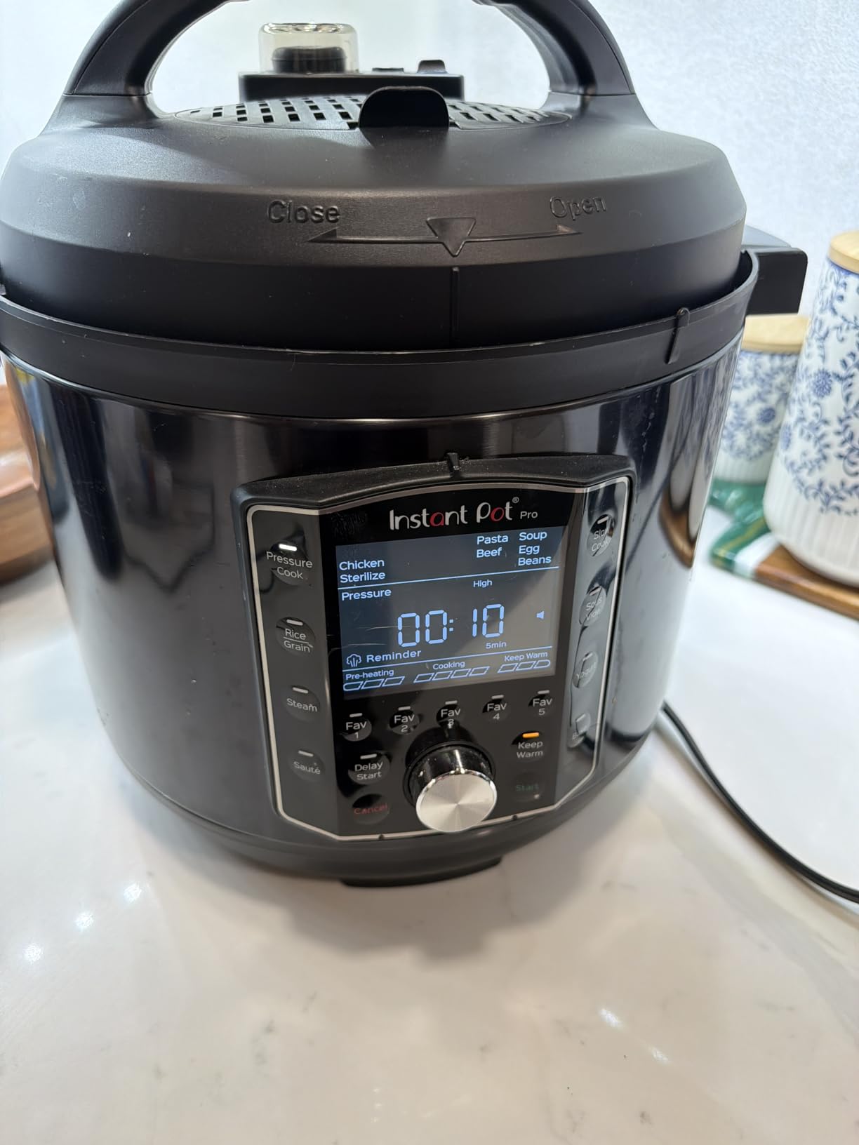 Instant Pot Pro 10-in-1 Pressure Cooker, Slow Cooker, Rice/Grain Cooker, Steamer, Sauté, Sous Vide, Yogurt Maker, Sterilizer, and Warmer, Includes App With Over 800 Recipes, Black, 6 Quart customer photo 1