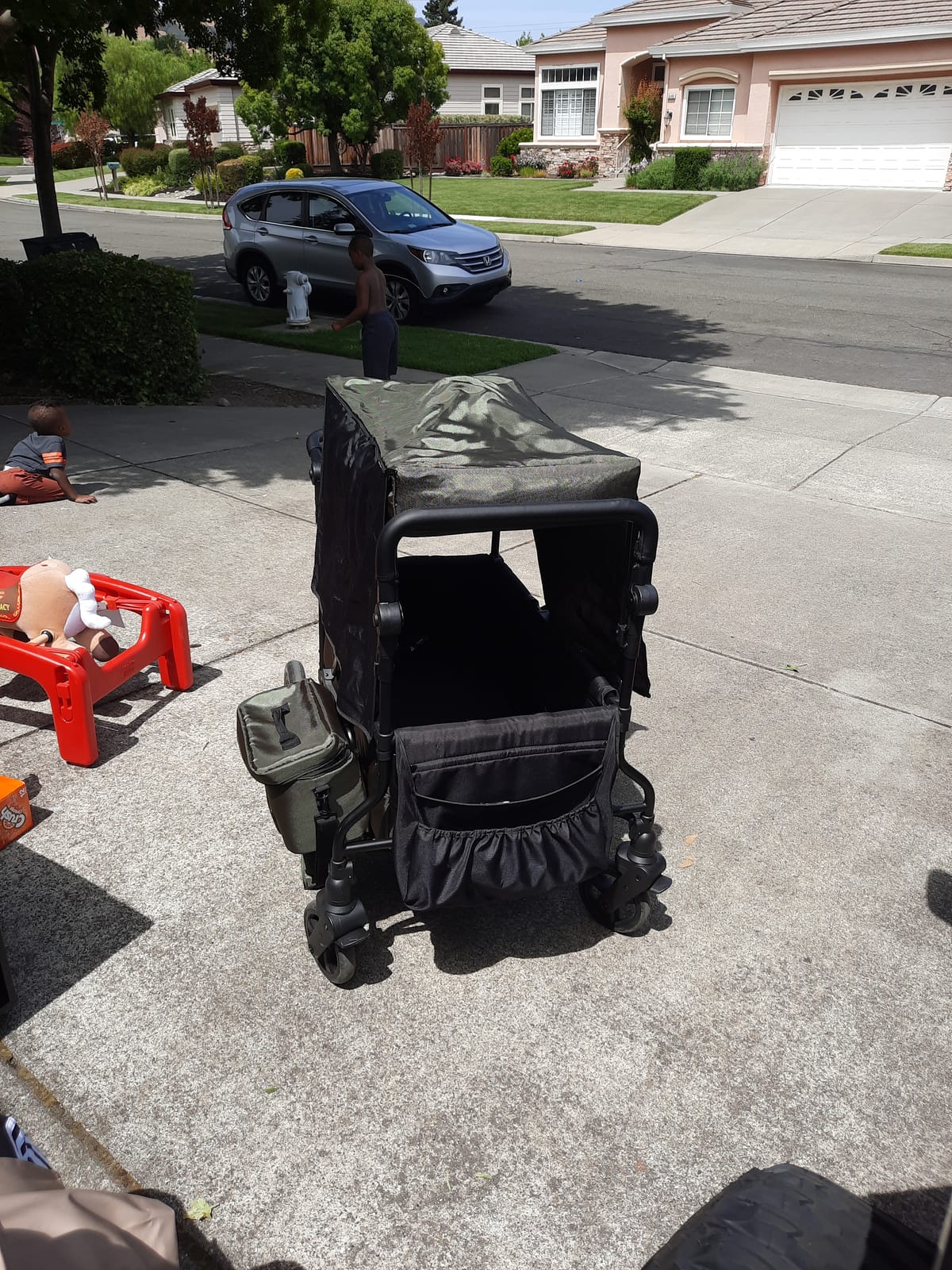 Jeep Deluxe Wrangler Stroller Wagon with Cooler Bag and Parent Organizer by Delta Children, Black/Green customer photo 1