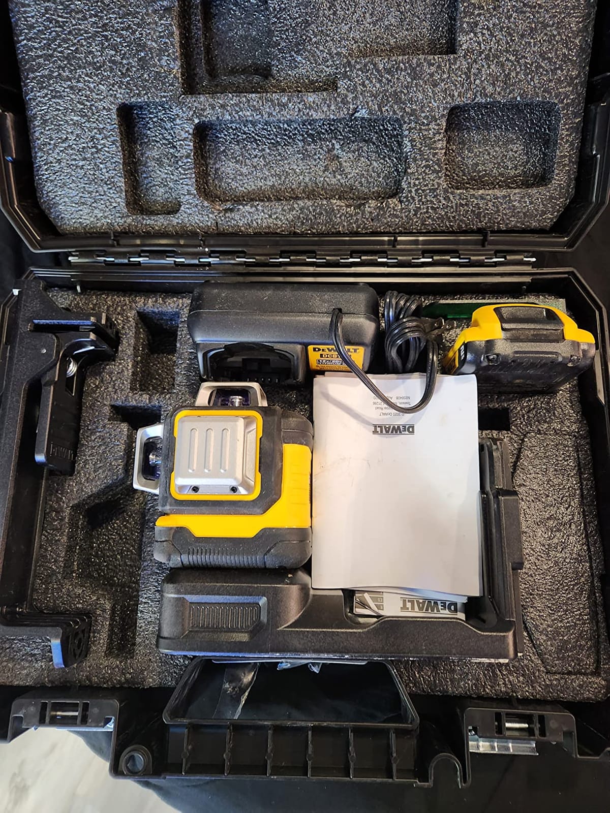 DEWALT 20V/12V MAX Laser Level Kit, 3 x 360, Green (DCLE34030G), Color Yellow customer photo 2