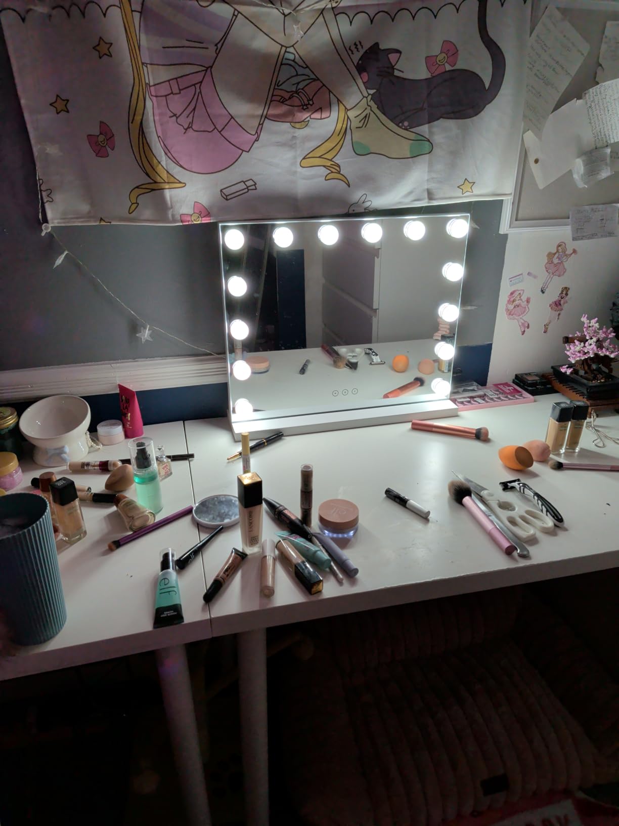 Vanity Mirror with Lights Lighted Makeup Mirror with 15 Dimmable LED Bulbs, 3 Color Lighting Modes, USB Charging Port Touch Control, Sturdy Metal Frame Design 22.8x18 Inch, White customer photo 1