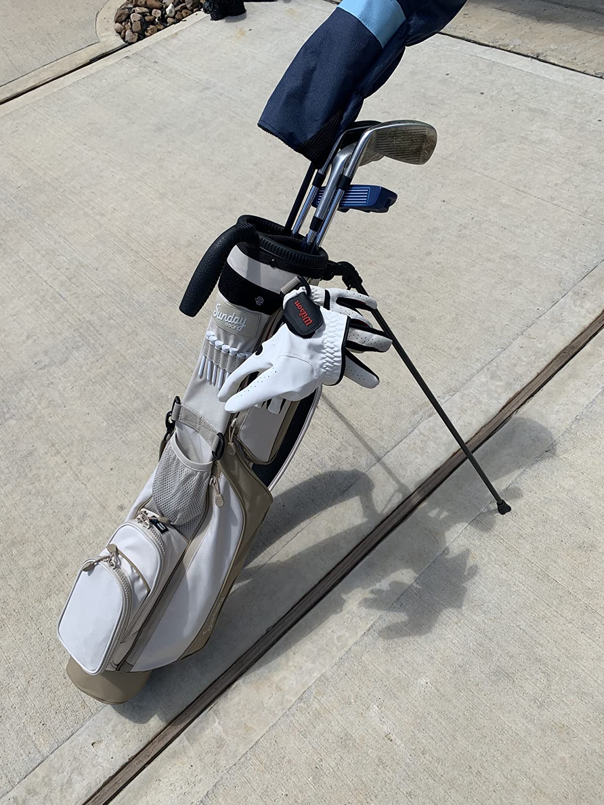 The Original Sunday Golf Loma Bag, 31 Inches | Lightweight Golf Bag, With Strap & Stand, Easy to Carry, For Driving Range, Par 3 & Executive Courses customer photo 1