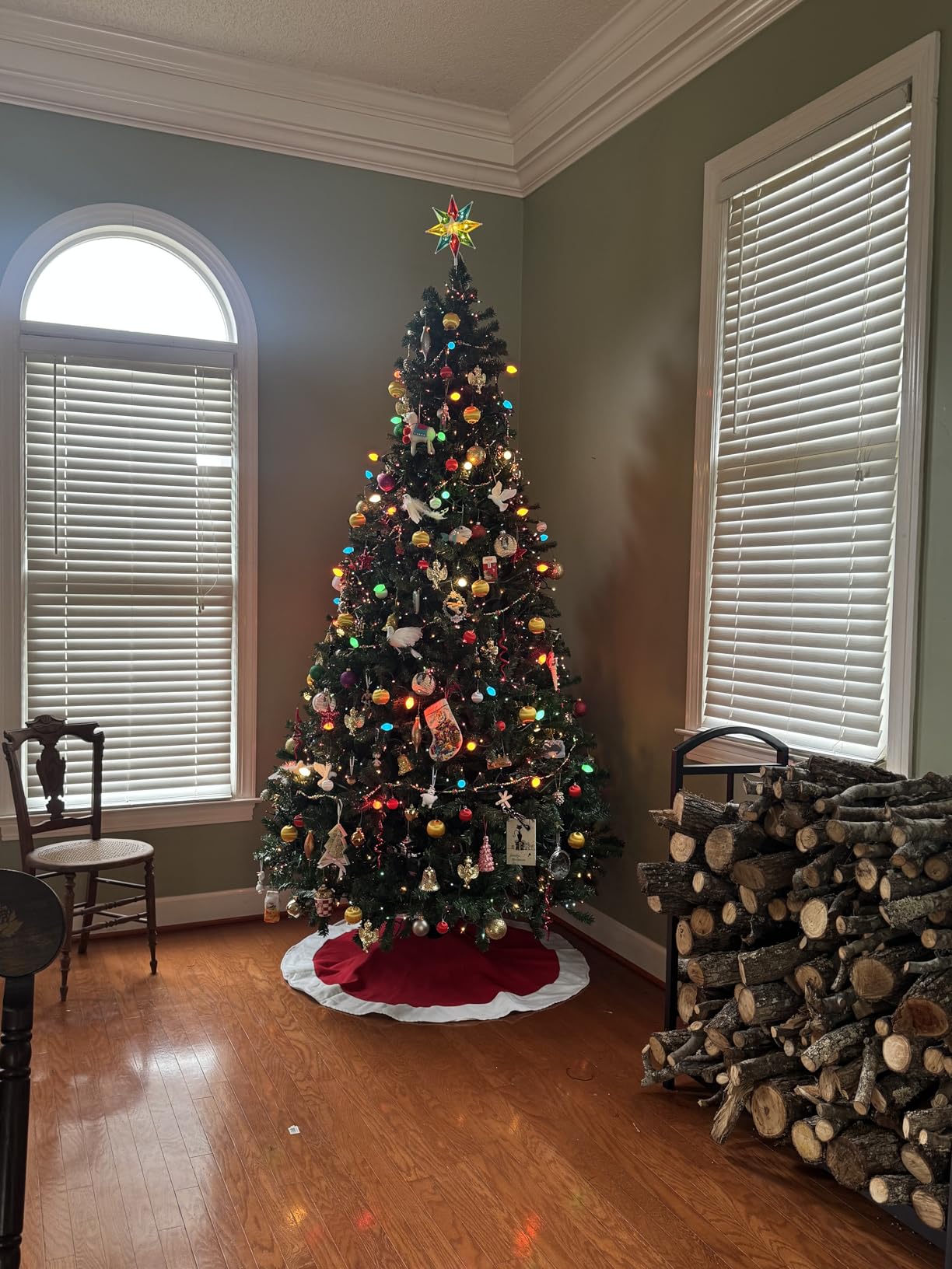 Casafield 7.5FT Realistic Green Spruce Unlit Artificial Holiday Christmas Tree with Sturdy Metal Stand customer photo 2