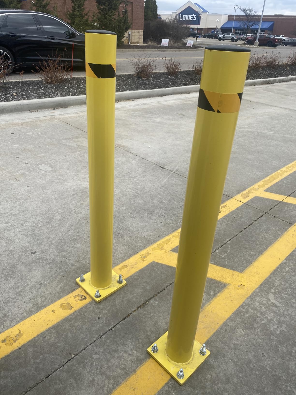 Crowd Control Warehouse Trafford 42-Inch Steel Bollard, Yellow | Concrete-fillable Heavy-duty Safety Post, Powder-coated 12-gauge Body, 4.5-inch Diameter, For Driveway, Parking and Traffic customer photo 2