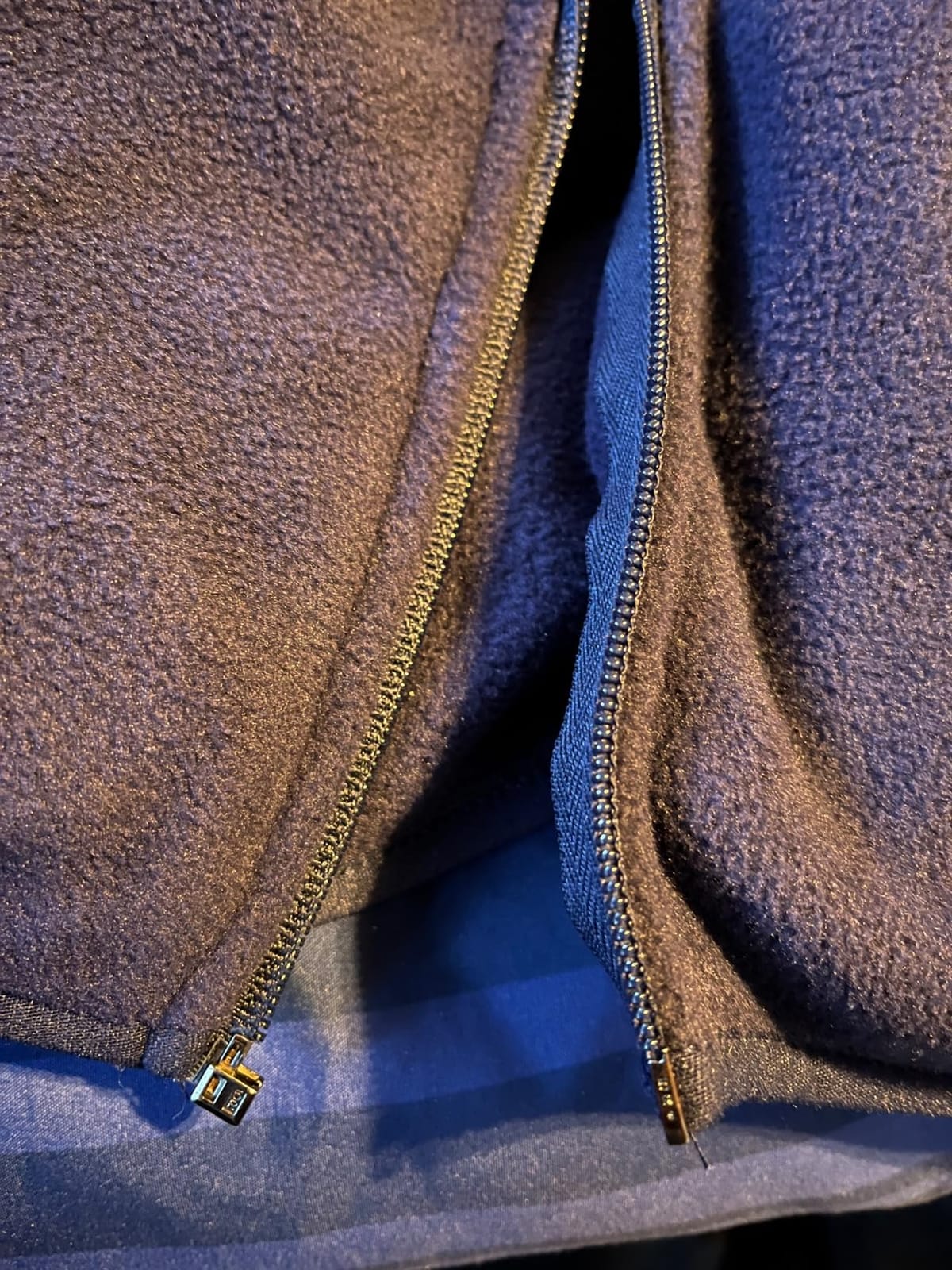 Amazon Essentials Men's Full-Zip Polar Fleece Jacket with Zippered Pockets customer photo 2