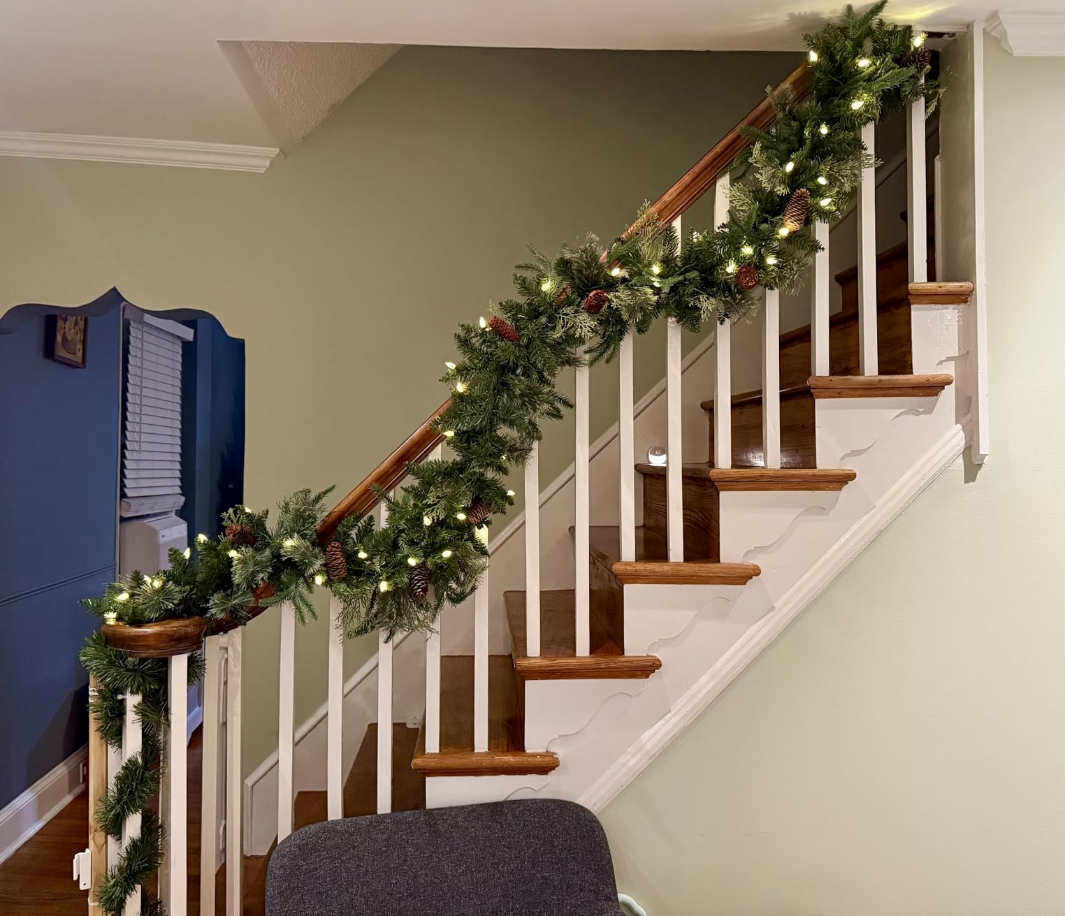 9Ft Pre-lit Christmas Garland with 50 LED Lights Battery Operated,Holiday Decoration Stairs Wall Mantle Door Indoor Outdoor customer photo 2