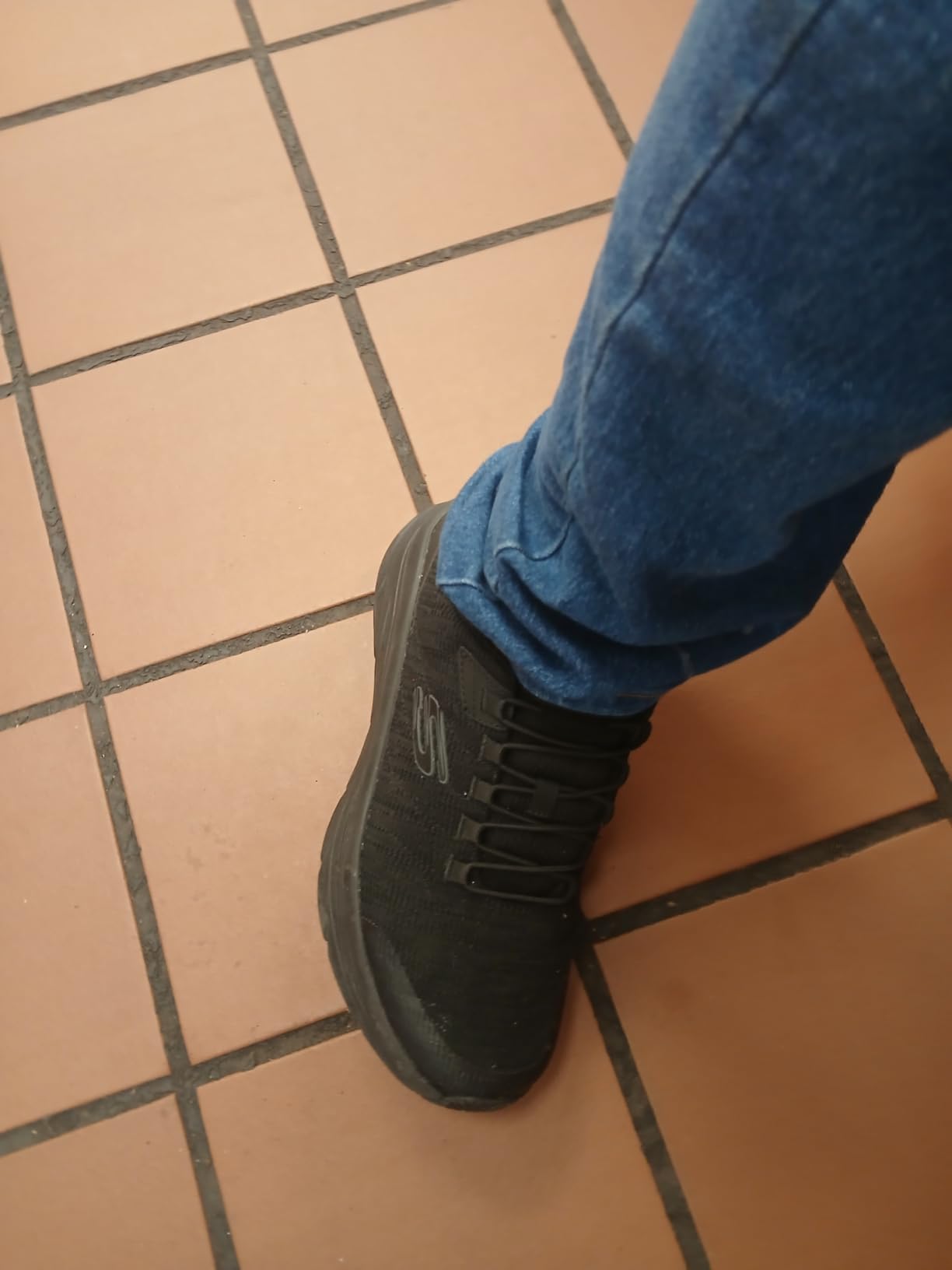 Skechers Men's D'Lux Walker Luxir Bungee | Work, Slip Resistant, Electrical Hazard, Air-Cooled Memory Foam customer photo 1