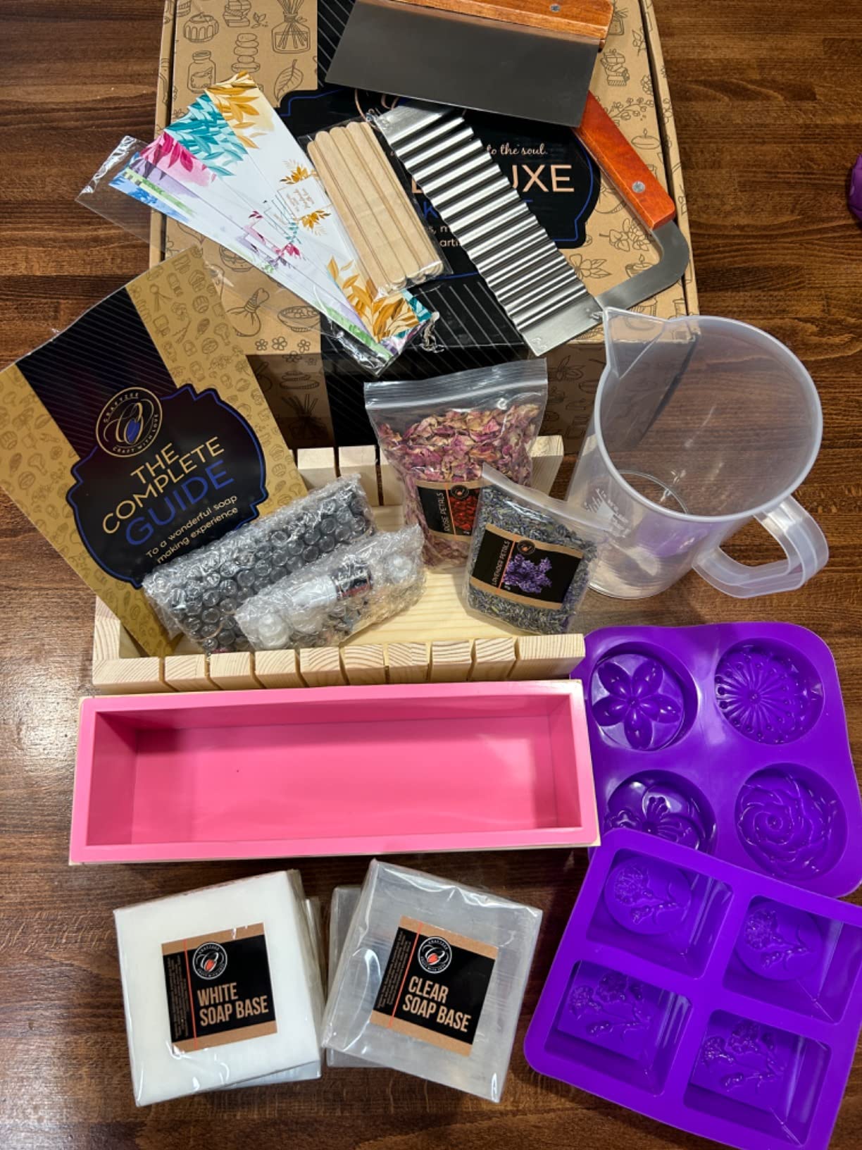 CraftZee Large Premium Deluxe Soap Making Kit - All-in-One Soap Making Supplies with Soap Base, Soap Cutter Box, Silicone Loaf Molds, Fragrances & More - Homemade Melt & Pour DIY Craft Kits customer photo 1
