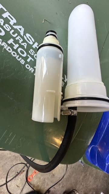Chapin 4-Gallon Backpack Sprayer, 3-Stage Filtration for Fewer Clog | Padded straps and waist belt; 3-stage filtration helps reduce clogs for weed, pest and fertilizer applications customer photo 1