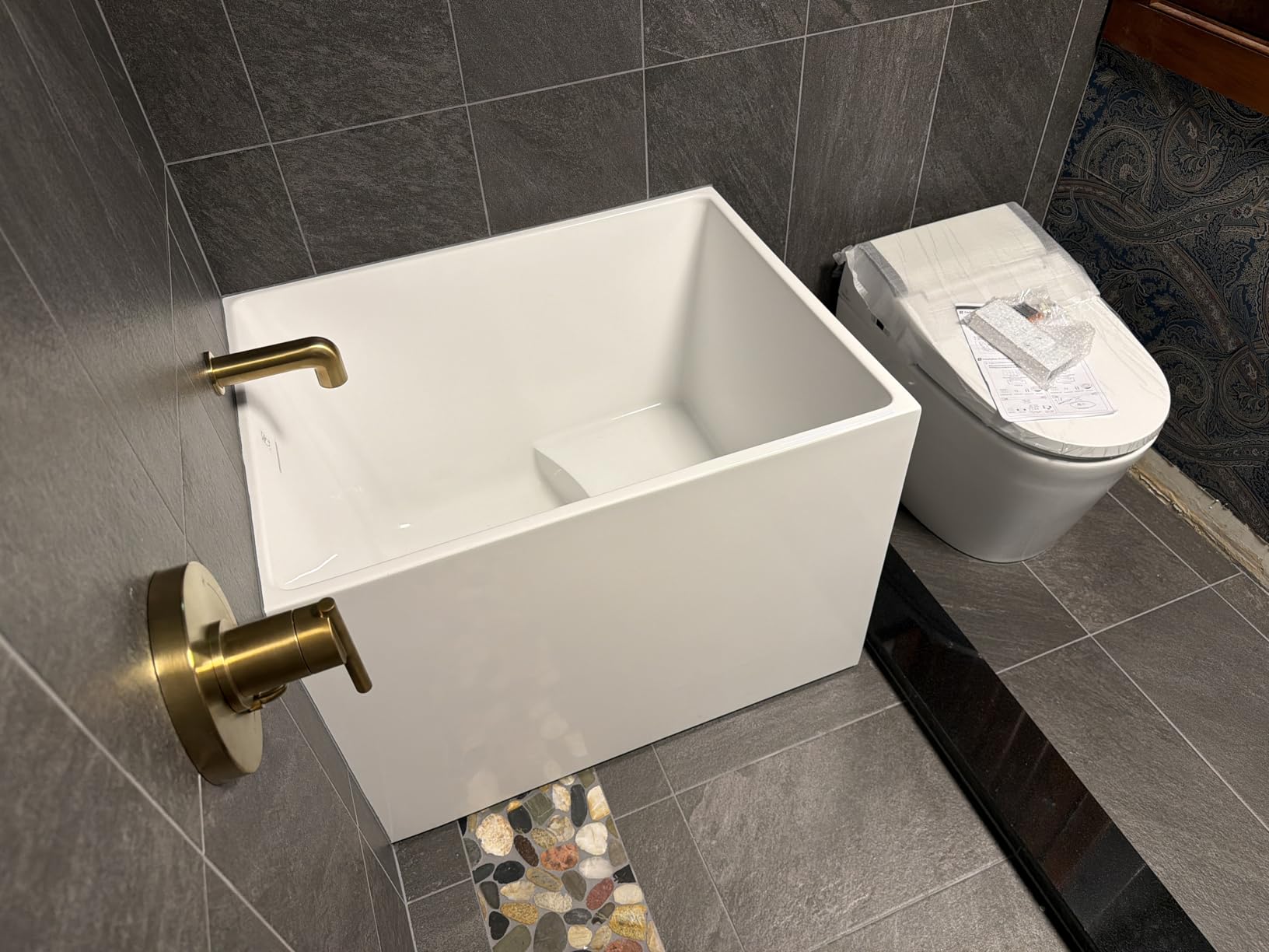 VOVO TCB-8100W Smart Bidet Toilet for bathrooms, One Piece Integrated Toilet with bidet built in, Auto Dual Flush, LED Light, Heated Seat, Warm Water Made in Korea - Elongated customer photo 1
