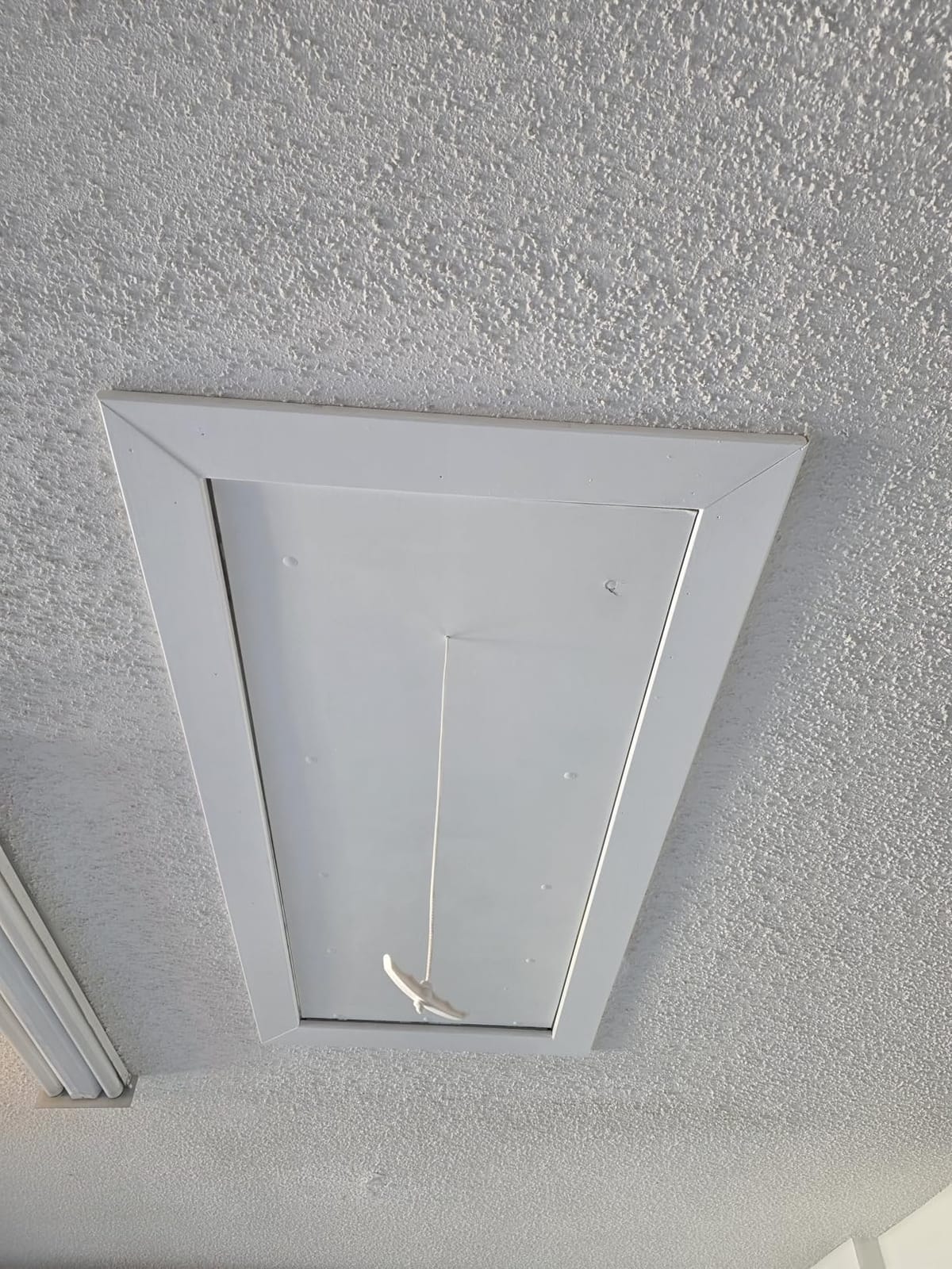 LITE 10-Foot Aluminium Attic Ladder 54