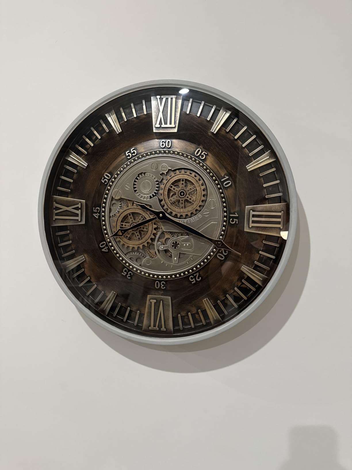 CLXEAST 24 Inch Large Moving Gear Wall Clock for Living Room Decor,Bronze | Durable Metal Case,SIilent Non Ticking, Oversized Industrial Roman Numeral Wall Clocks for Dinning Room & Home Office customer photo 1