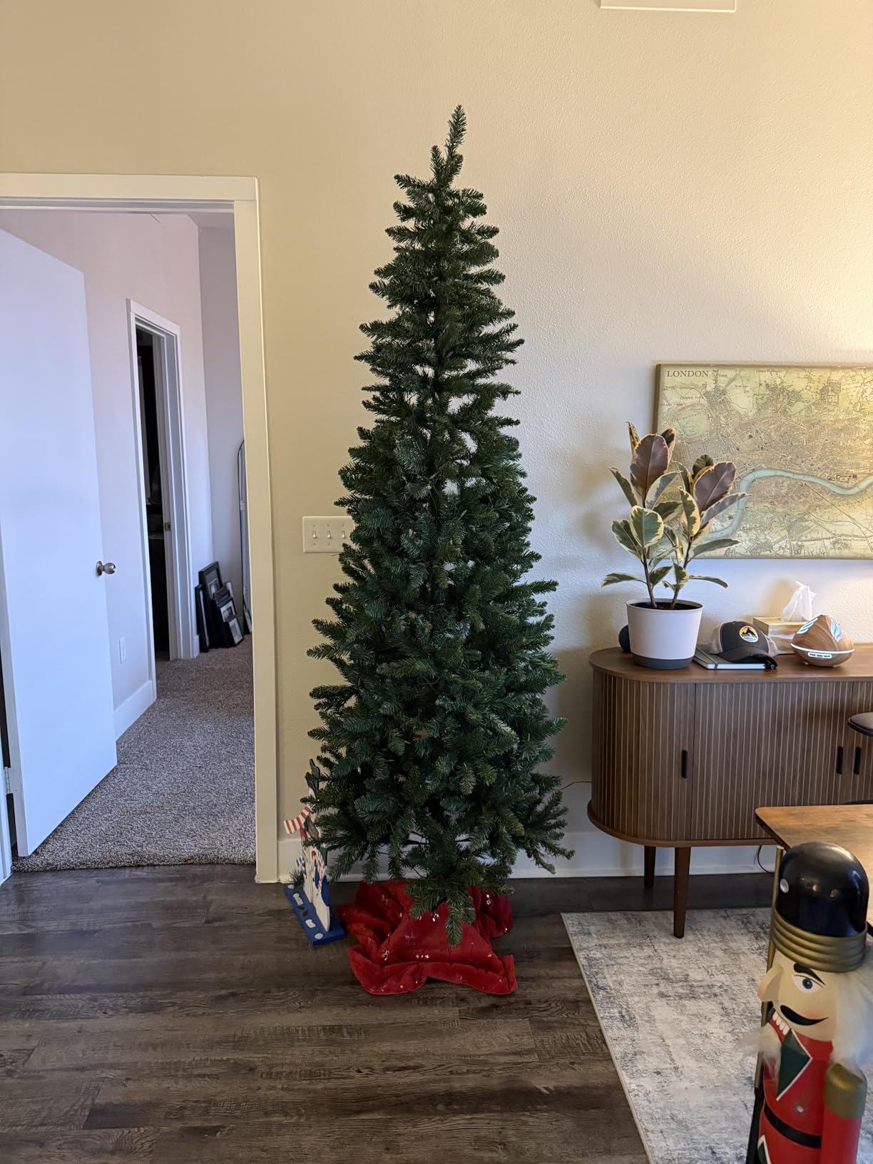 Hykolity 6 ft Pencil Prelit Christmas Tree with Pine Needles | 586 Branch Tips, 200 Warm White Led Lights, Hinged Design and Sturdy Metal Stand customer photo 1