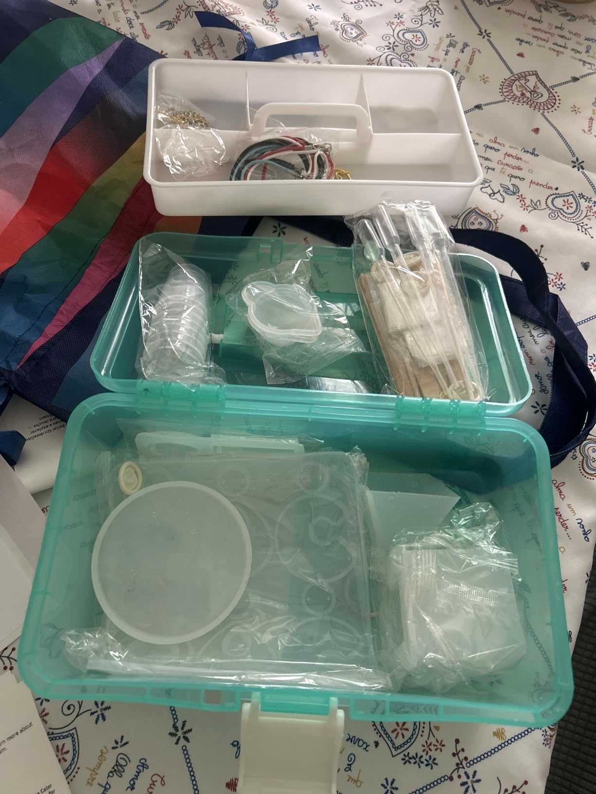 MODDA Epoxy Resin Kit with Video Course, Includes Color Pigment, Silicone molds, Necklace Cord, Earring Hooks for Jewelry Making, Epoxy Resin Starter Kit for Beginners, Adults,Complete Craft Set customer photo 1