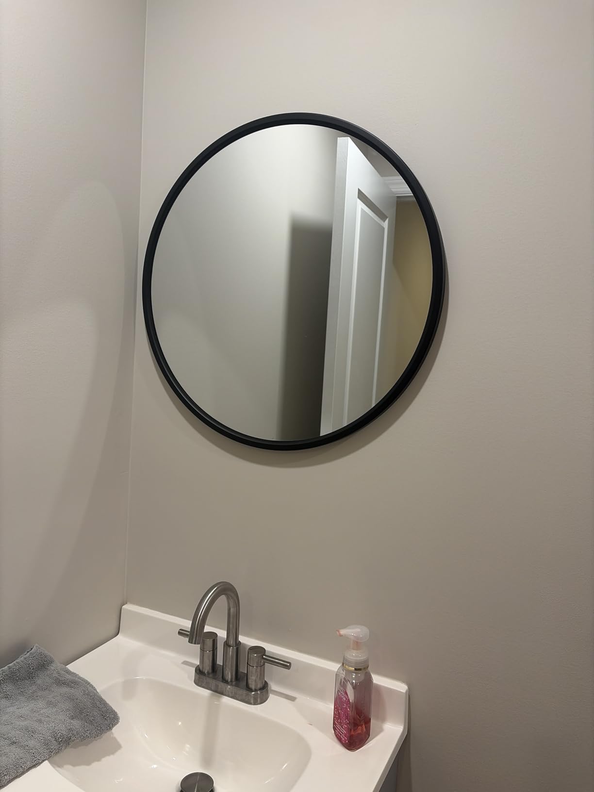 Growsun 24'' Black Round Mirror, Circle Wall Mirror for Bathroom Vanity, Entryway Living Room with Metal Frame for Home Decor customer photo 2