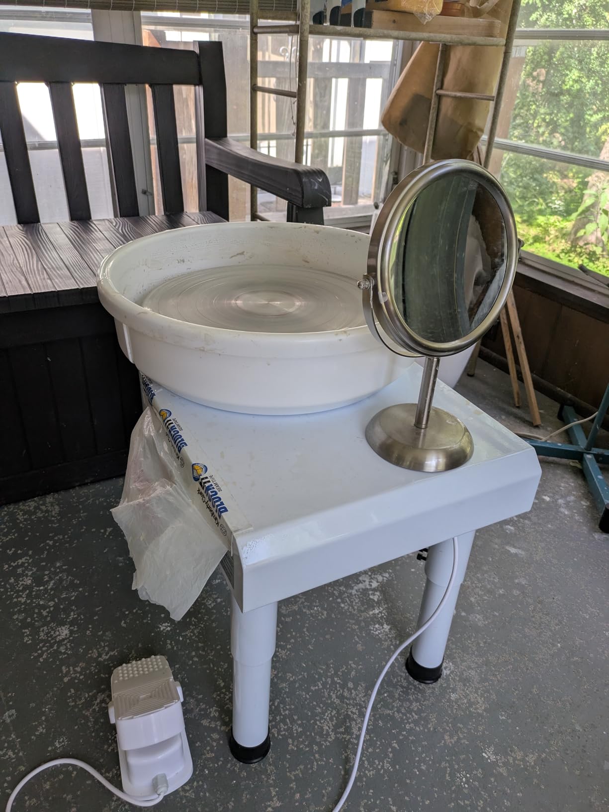VEVOR 14in/35cm Pottery Wheel for Adults, 0-6in Lift-Table 450W Professional Pottery Kit with Foot Pedal Detachable Basin DIY Art Clay Potter's Wheel for Kids Adults Beginners at Home Pottery, White customer photo 2